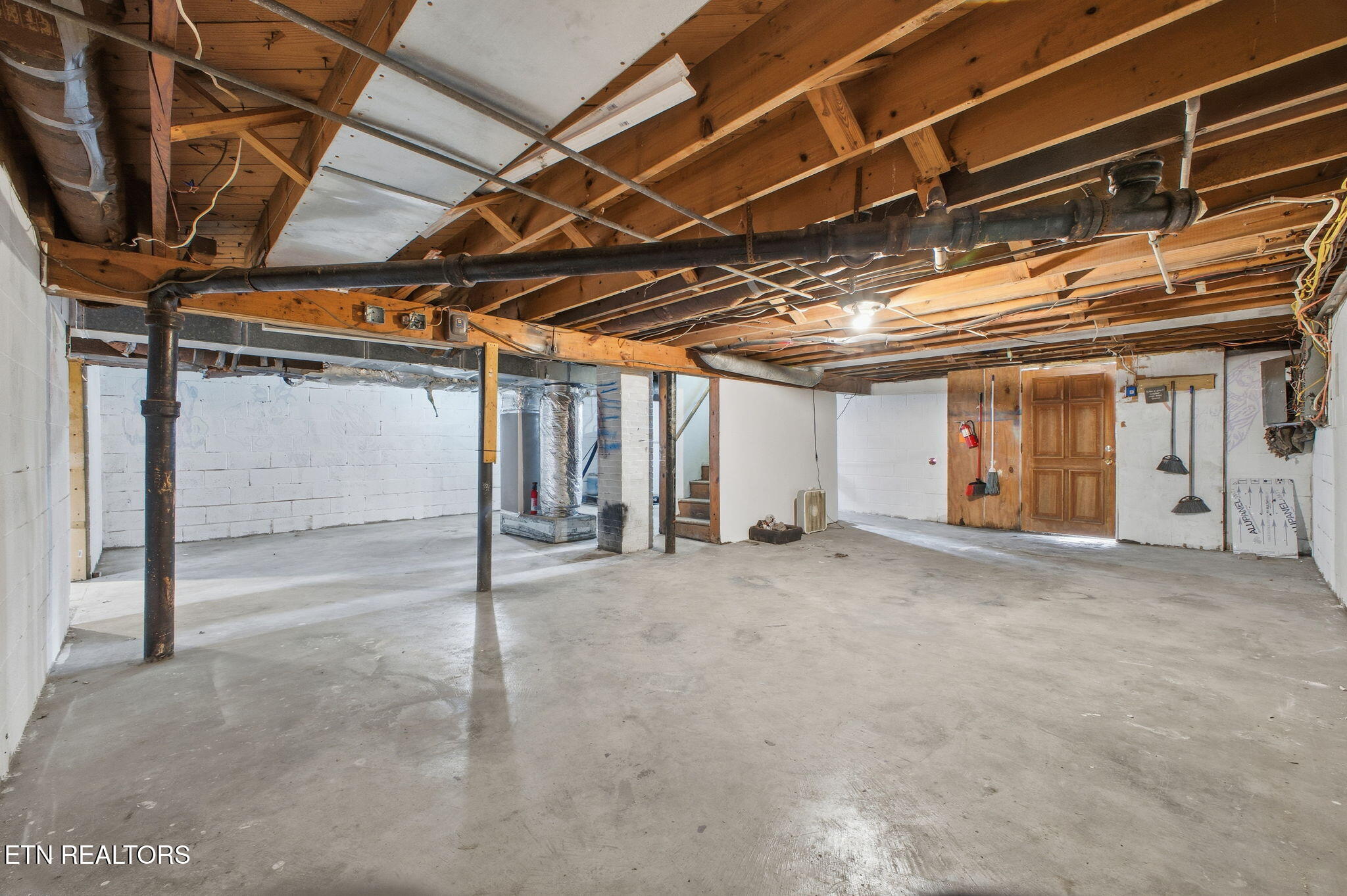 302 Hickory Street Clinton TN 37716