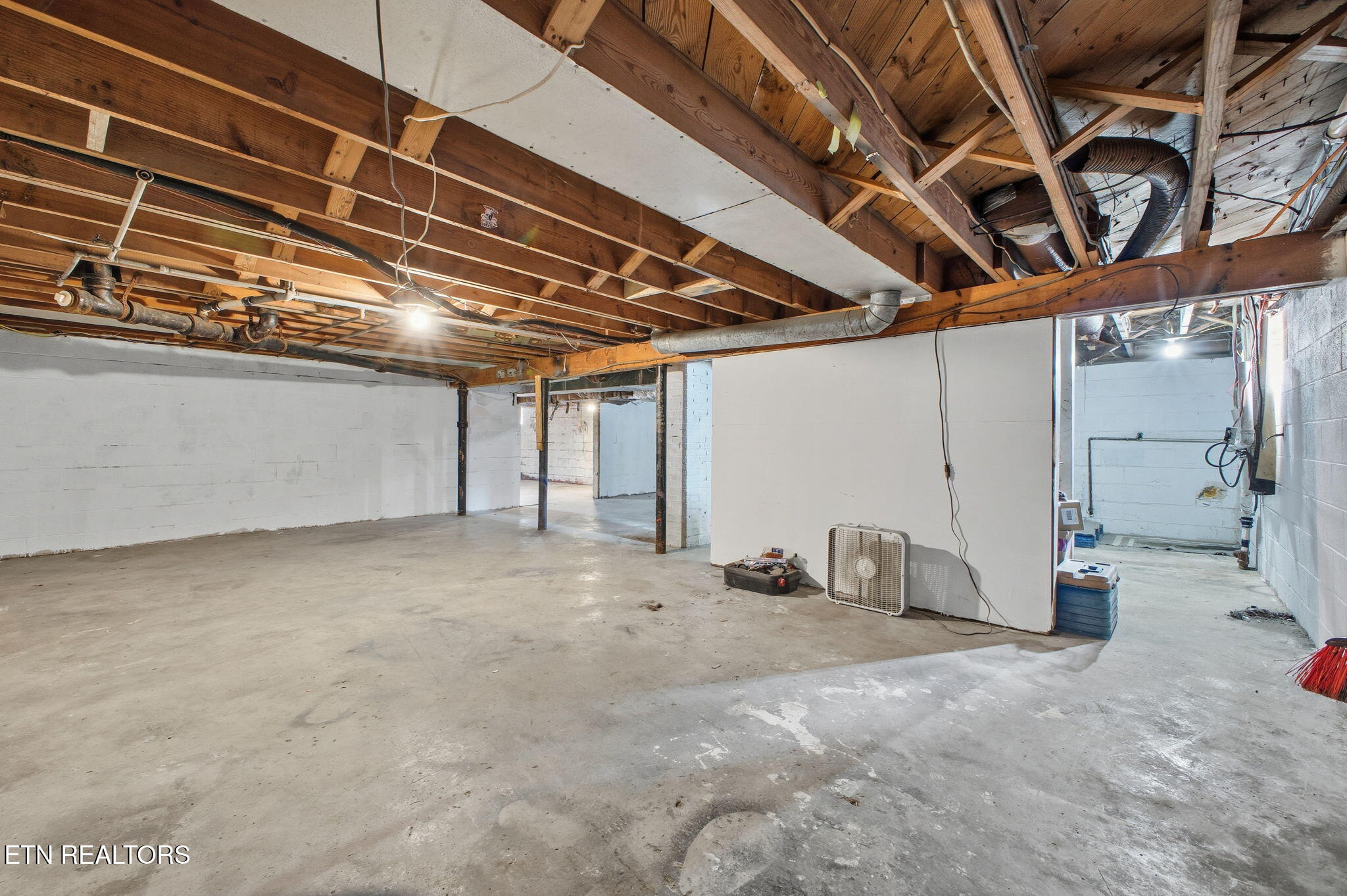 302 Hickory Street Clinton TN 37716