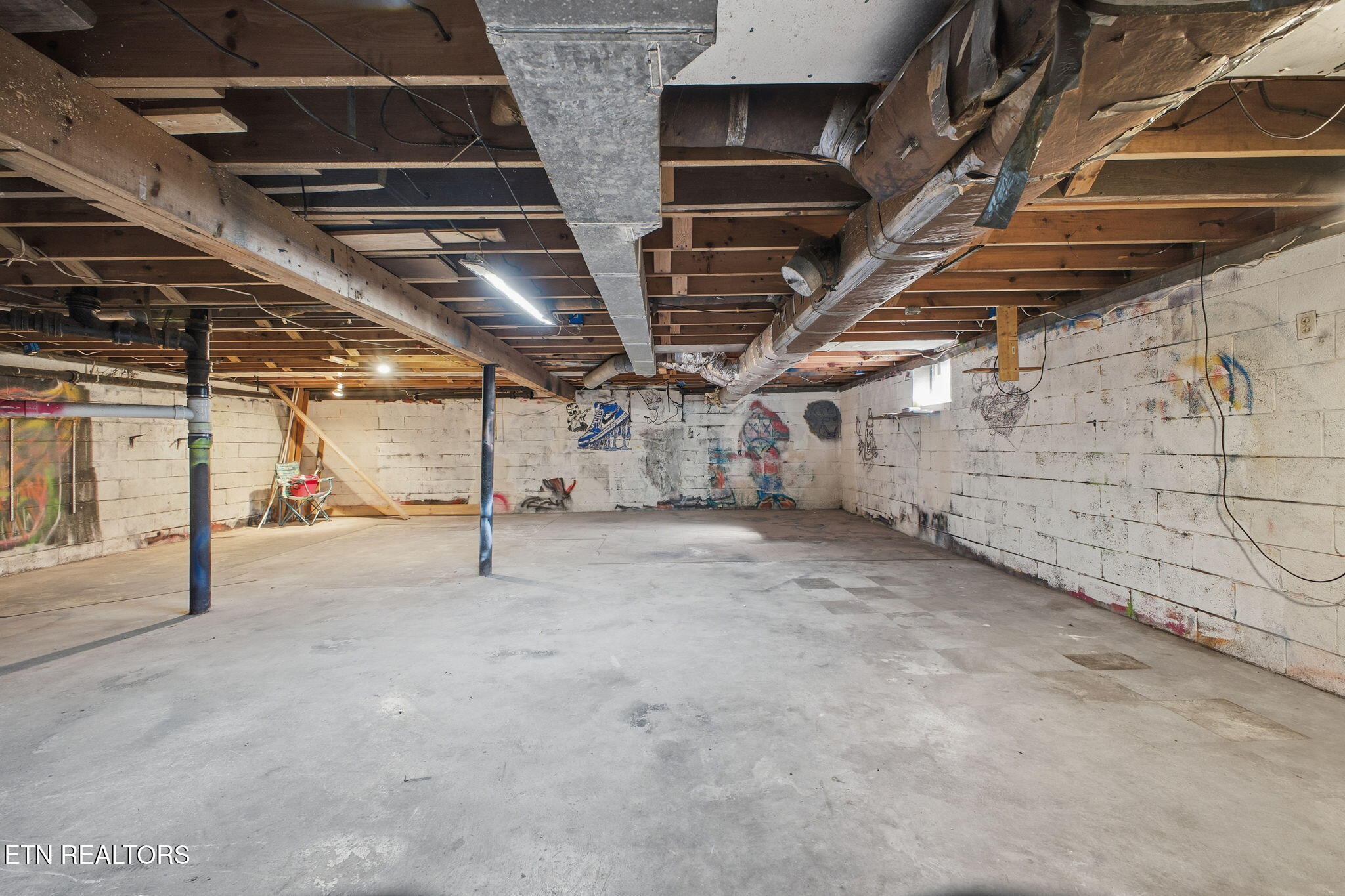 302 Hickory Street Clinton TN 37716