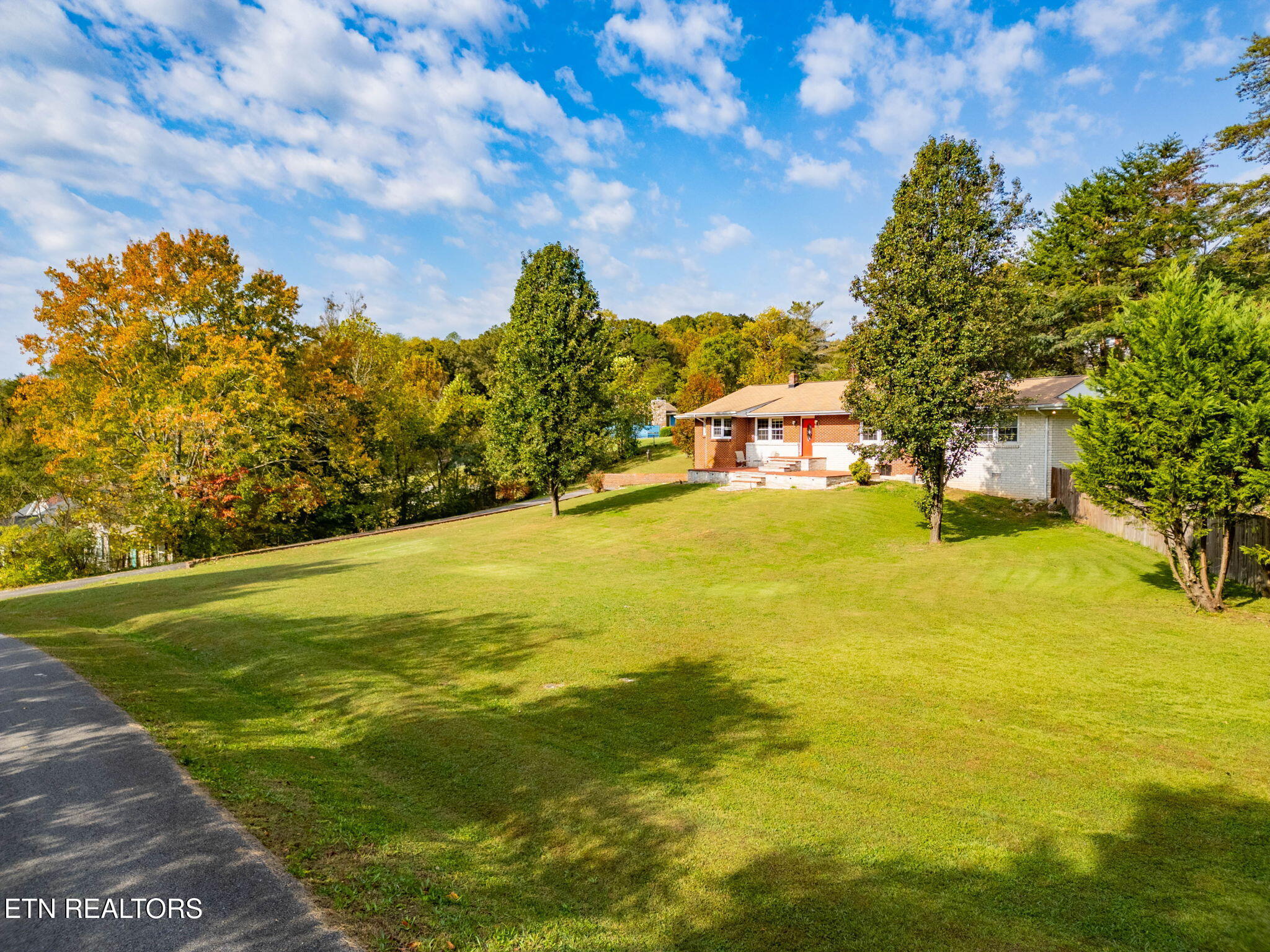 302 Hickory Street Clinton TN 37716