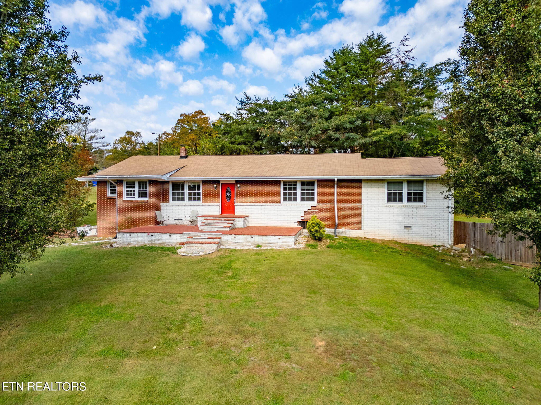 302 Hickory Street Clinton TN 37716