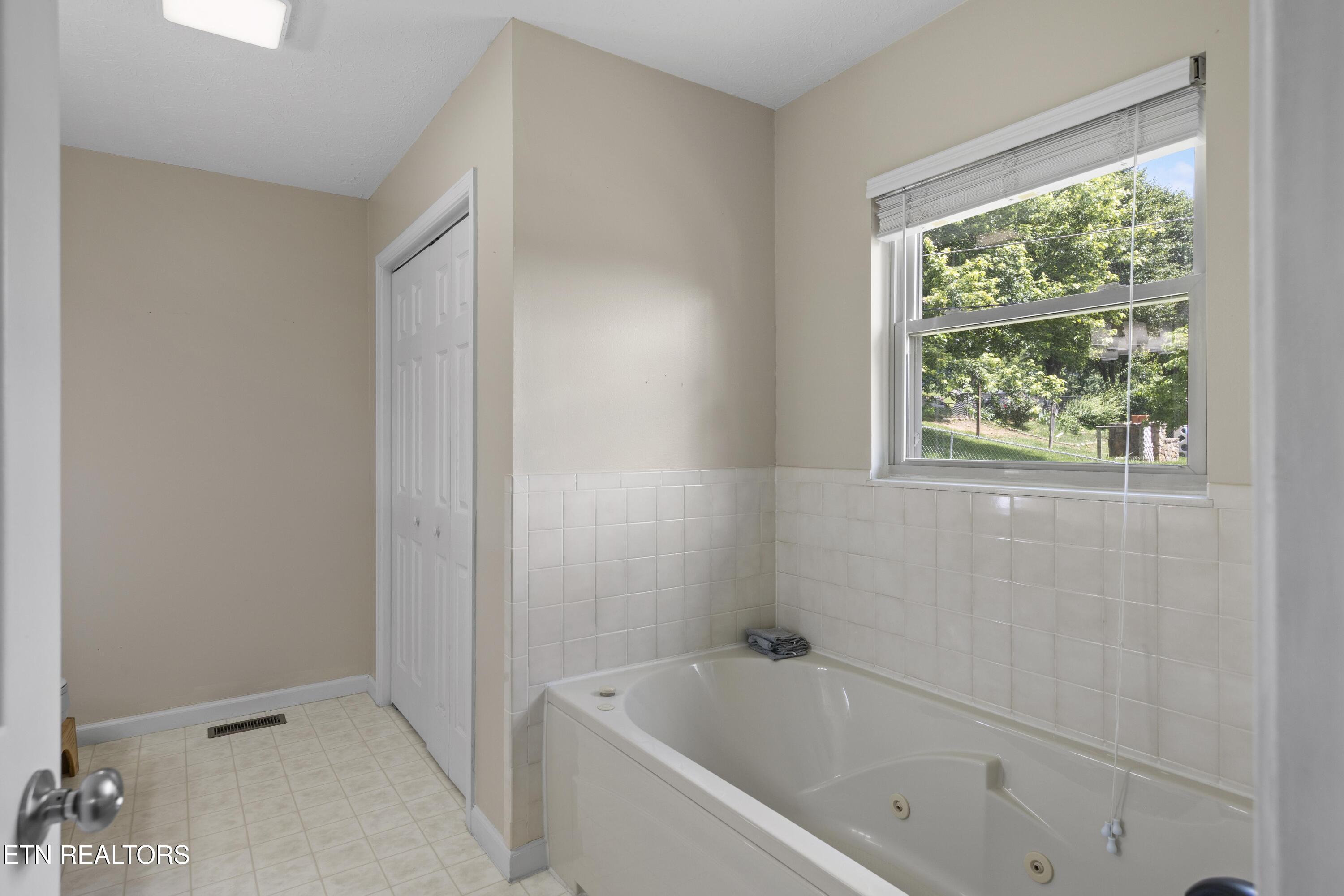 182 Woodvine Street Jacksboro TN 37757