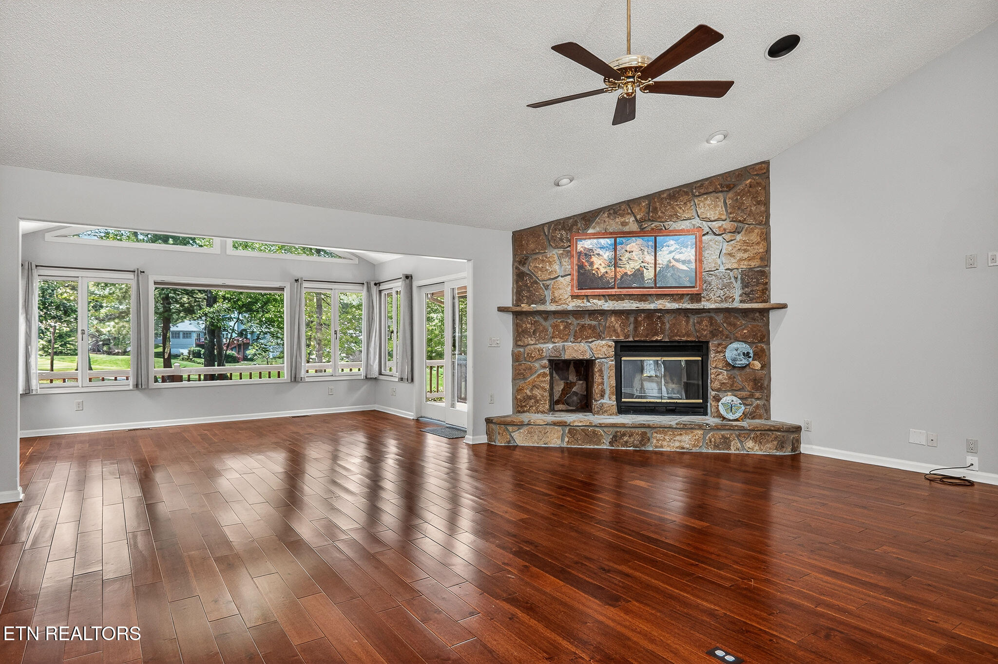23 Belvedere Lane Crossville TN 38558