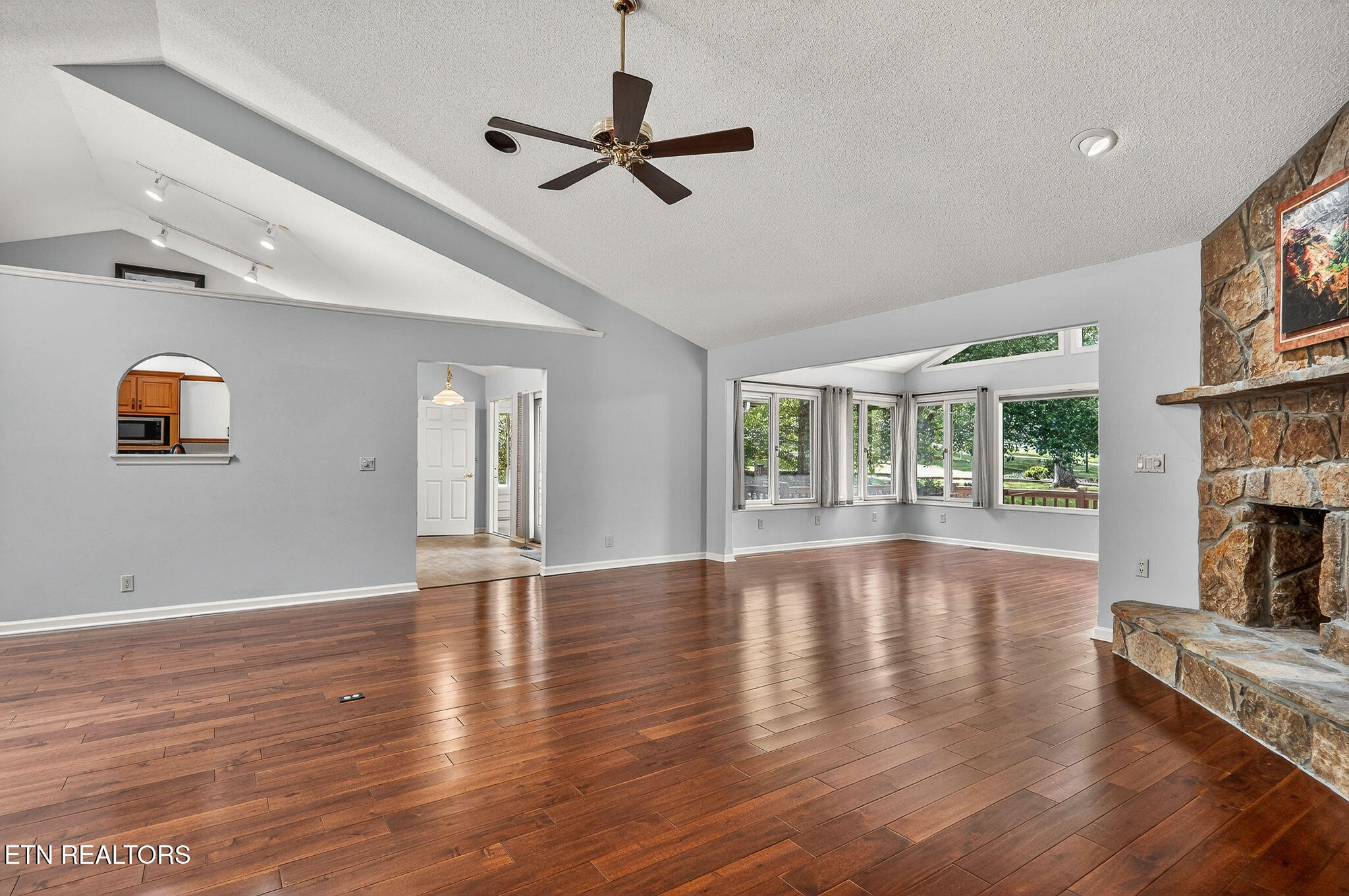 23 Belvedere Lane Crossville TN 38558