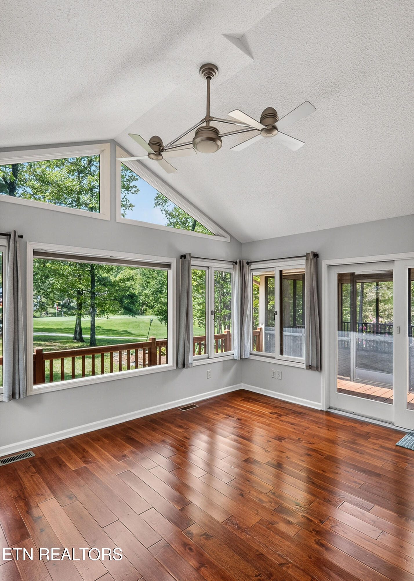 23 Belvedere Lane Crossville TN 38558