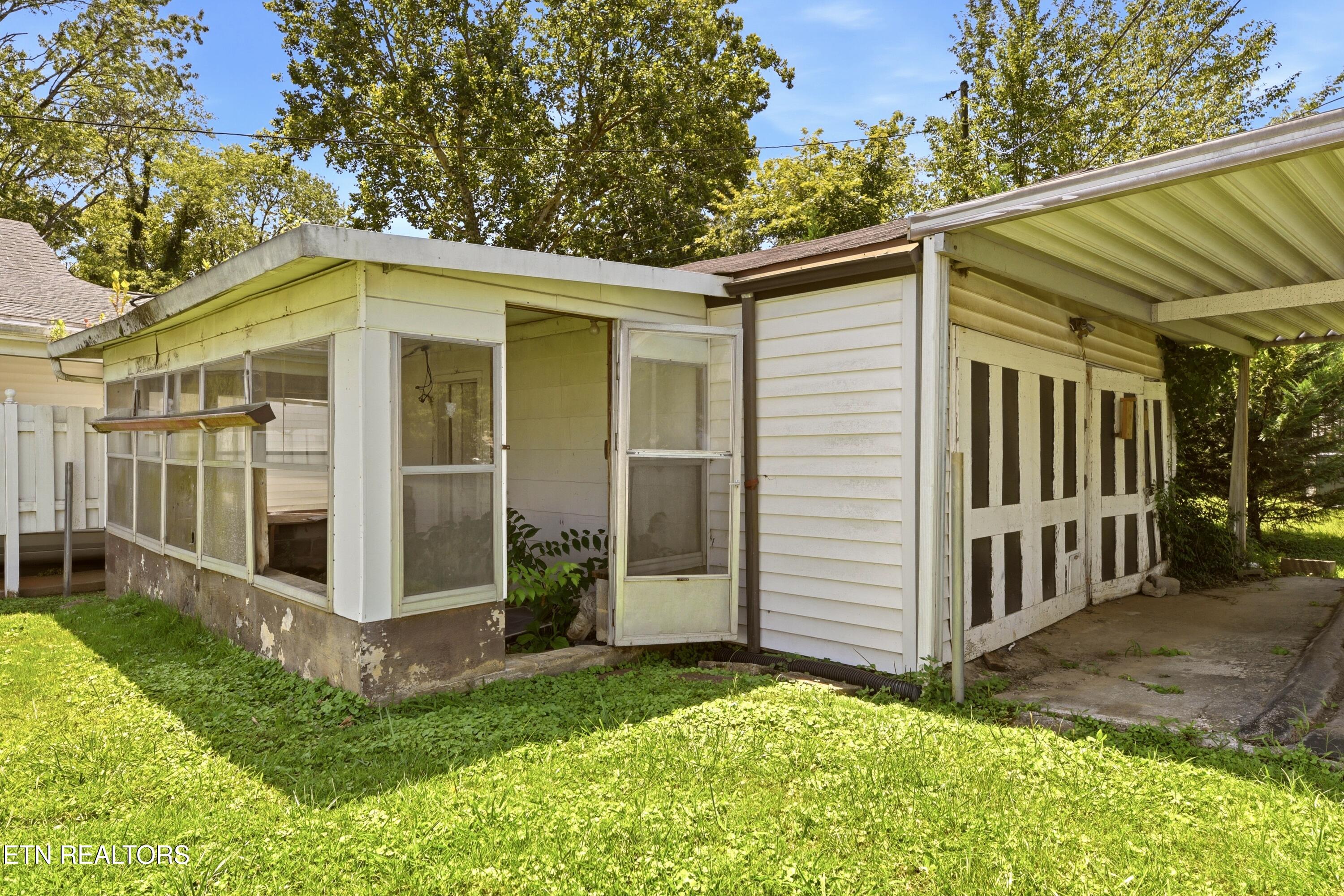 108 Meadowbrook Street Clinton TN 37716