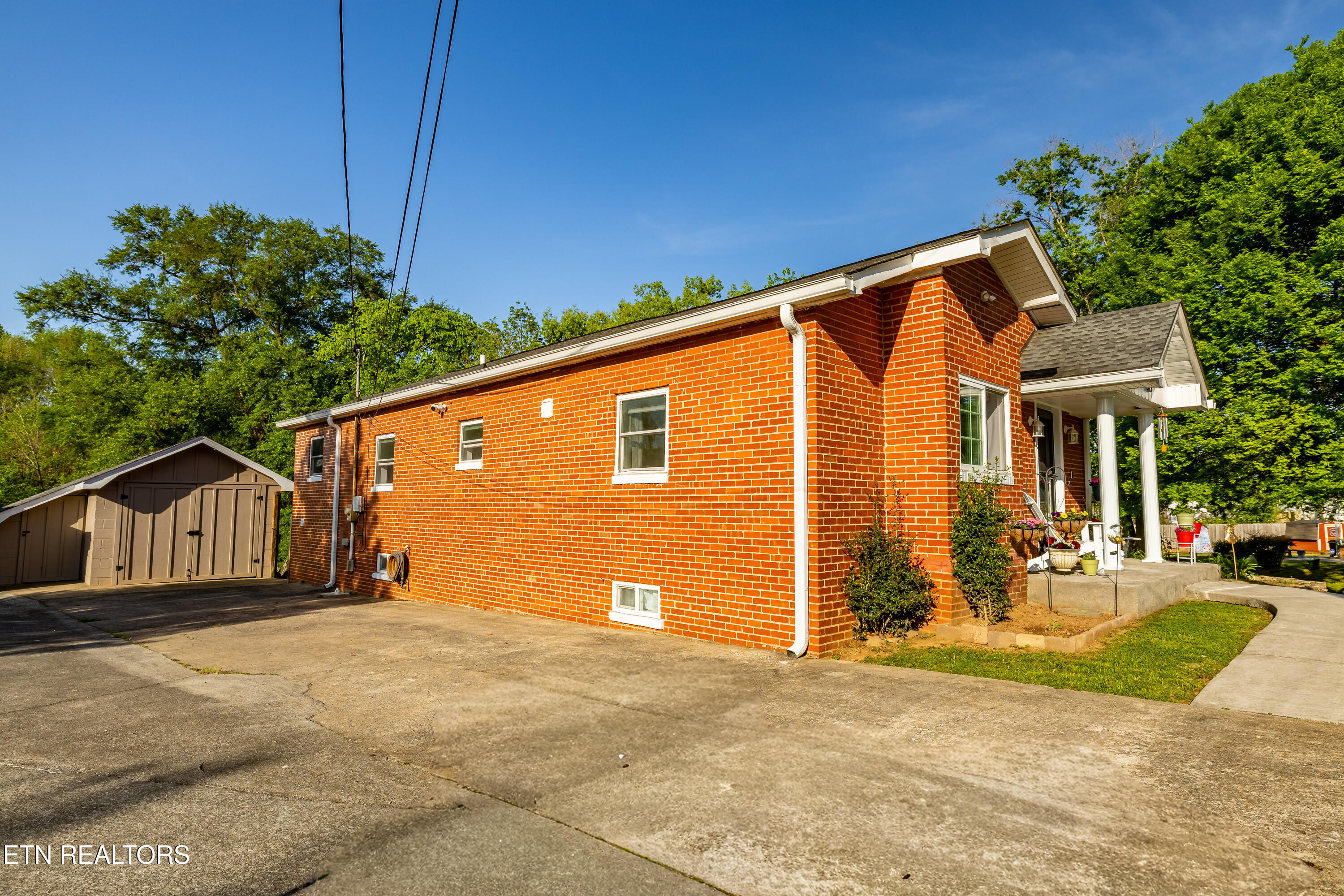 315 South Oak Street Sweetwater TN 37874