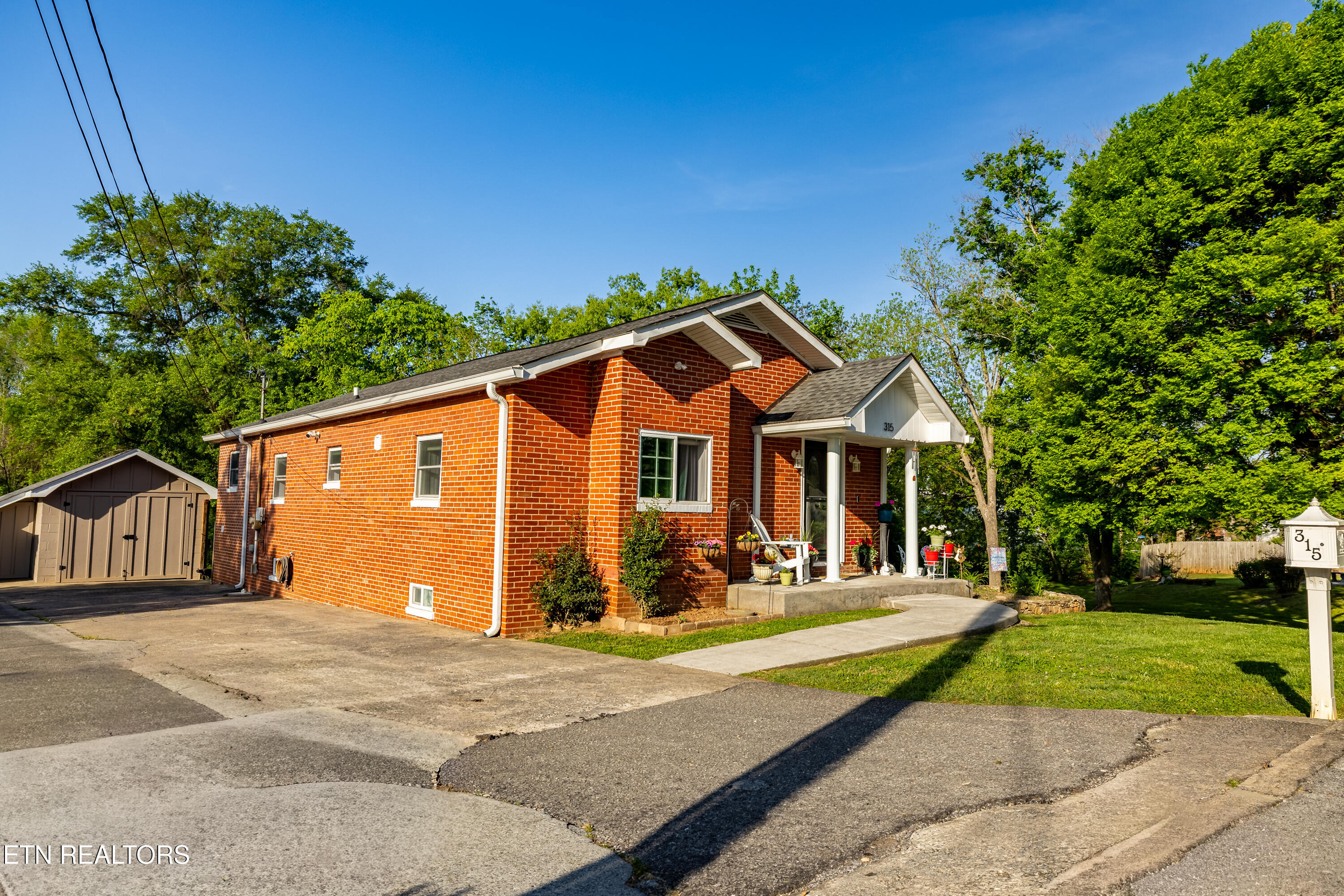 315 South Oak Street Sweetwater TN 37874