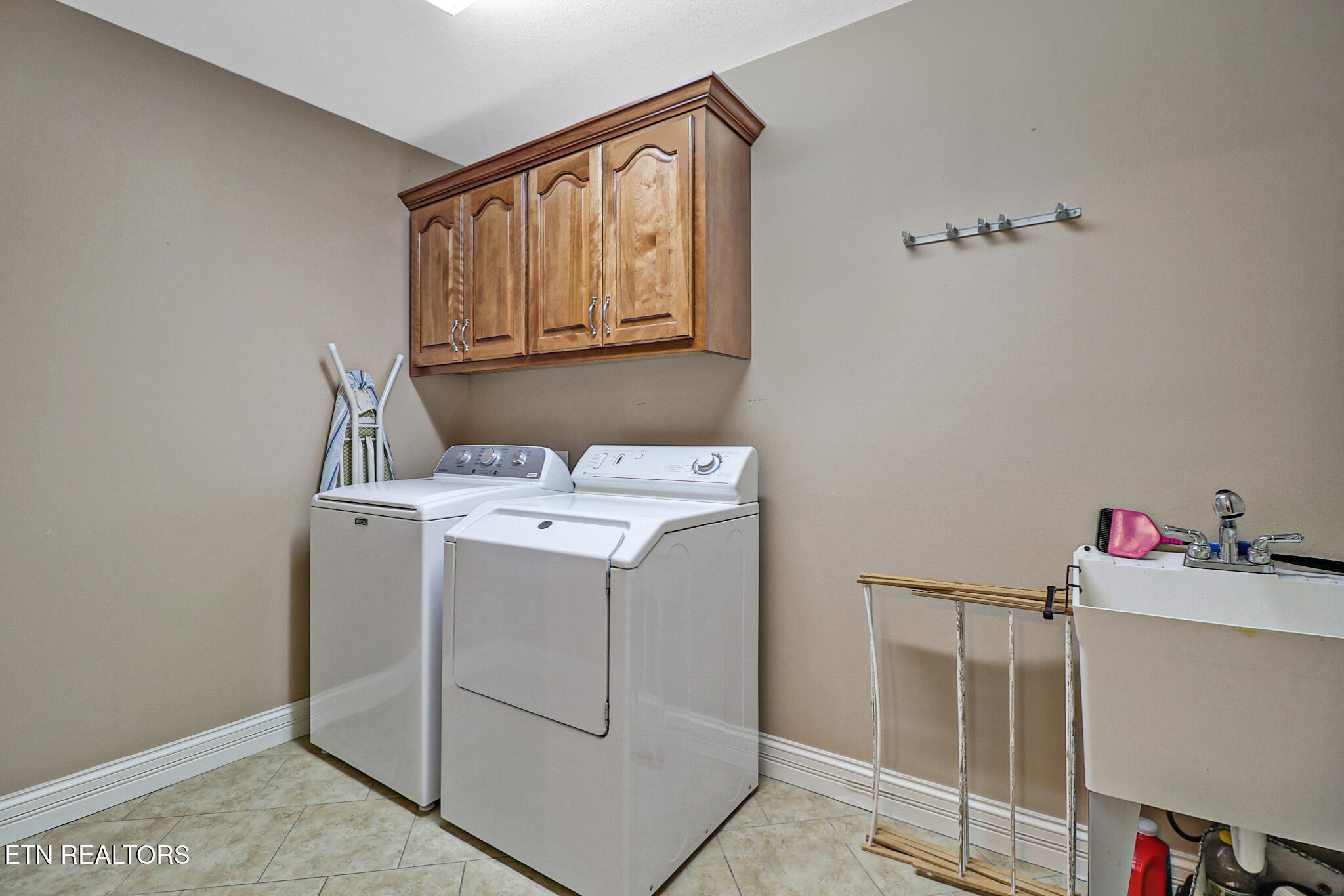 52 & 32 Harley Circle Crossville TN 38558