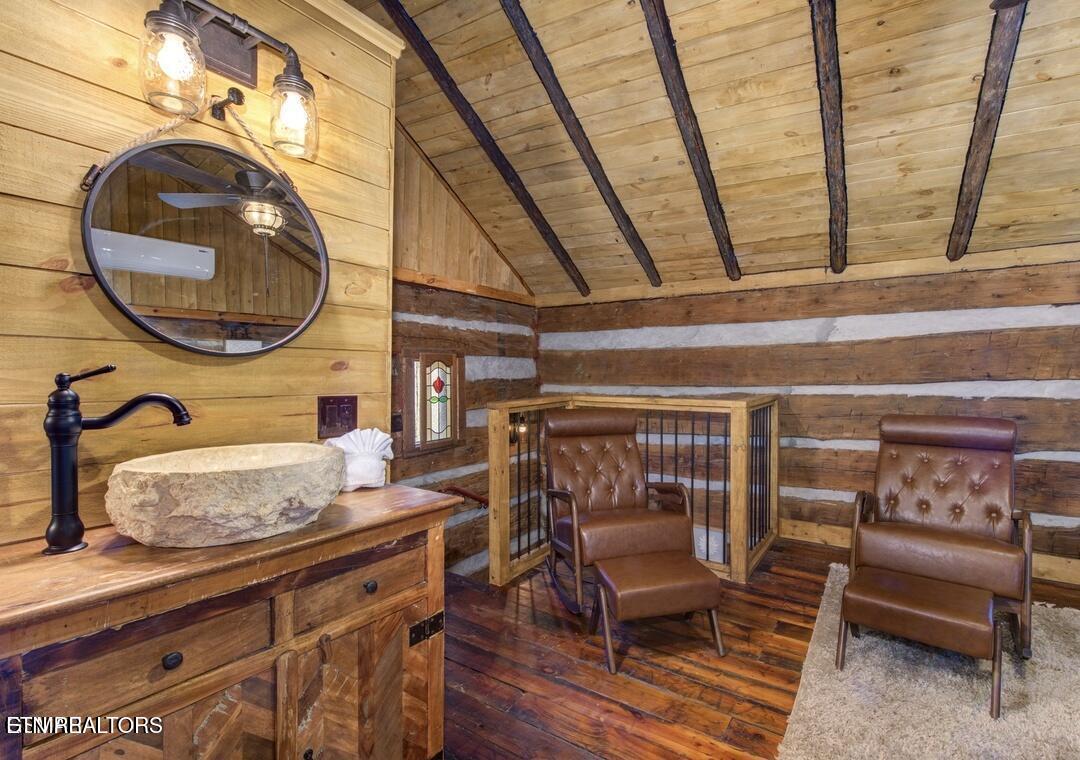 125 Cricket Hollow Way Cosby TN 37722