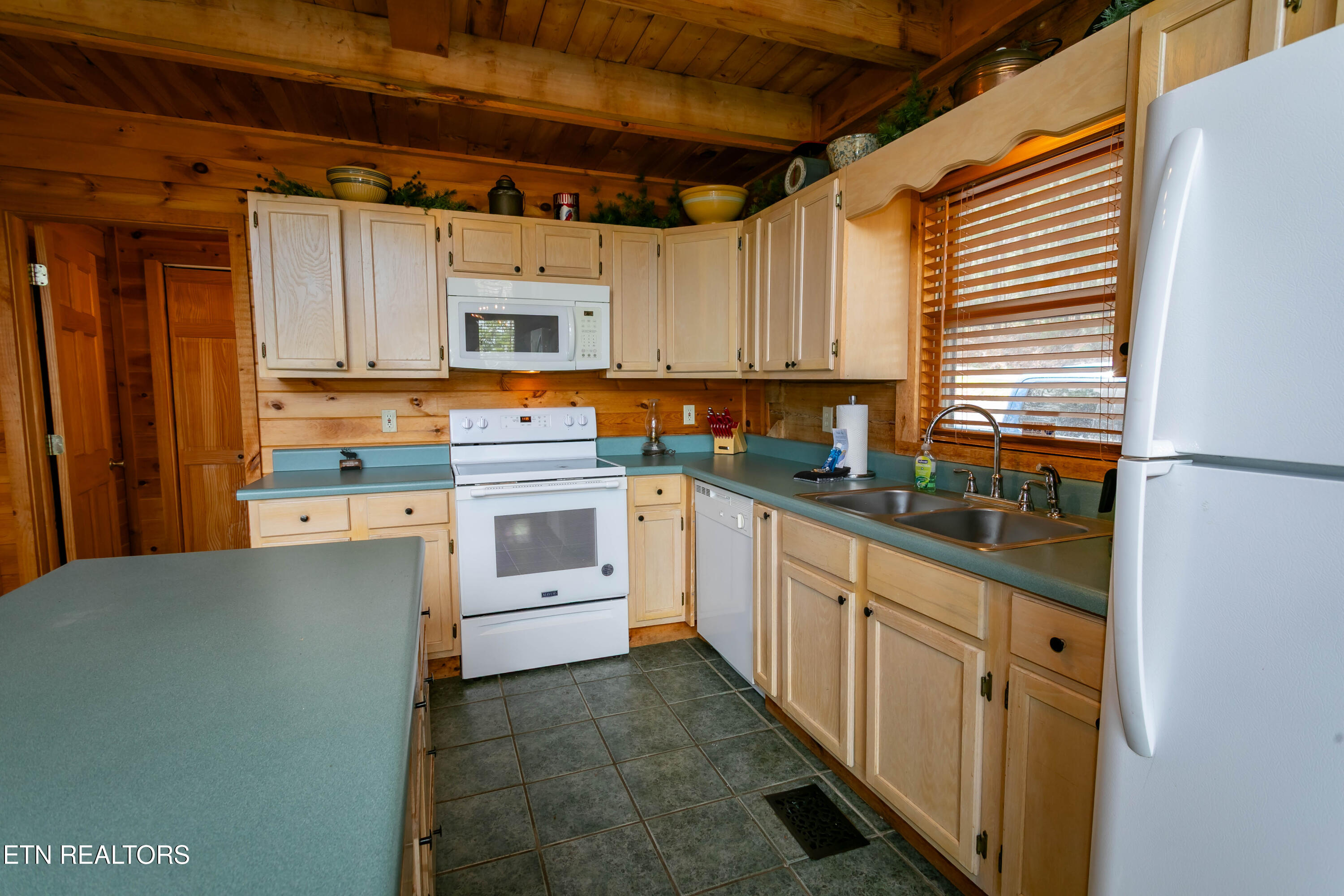 3059 Perry Circle & Lot 11 Lane Sevierville TN 37862