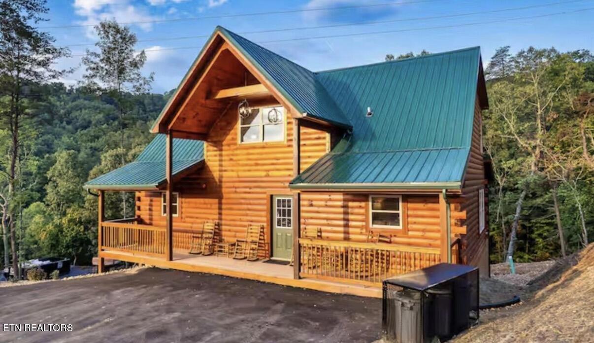 848 String Run Way Pigeon Forge TN 37863