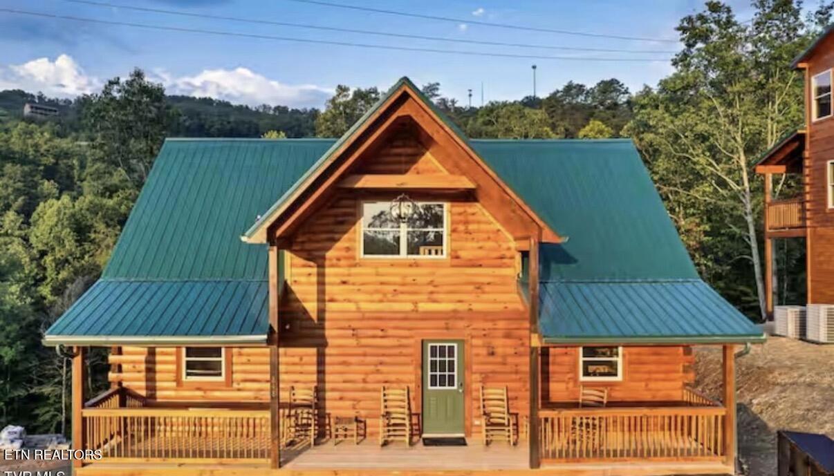 848 String Run Way Pigeon Forge TN 37863