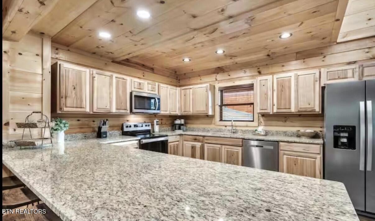 848 String Run Way Pigeon Forge TN 37863