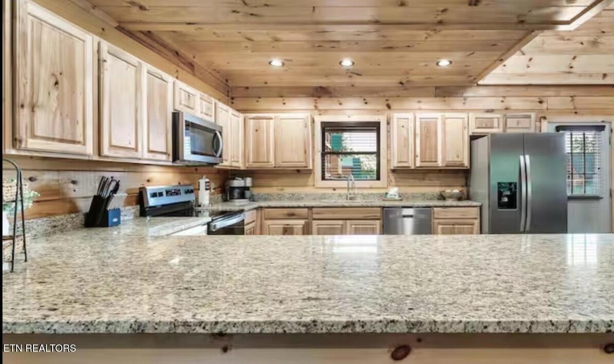 848 String Run Way Pigeon Forge TN 37863