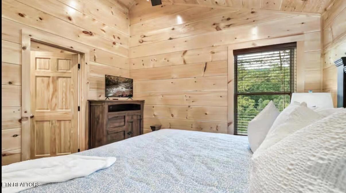 848 String Run Way Pigeon Forge TN 37863