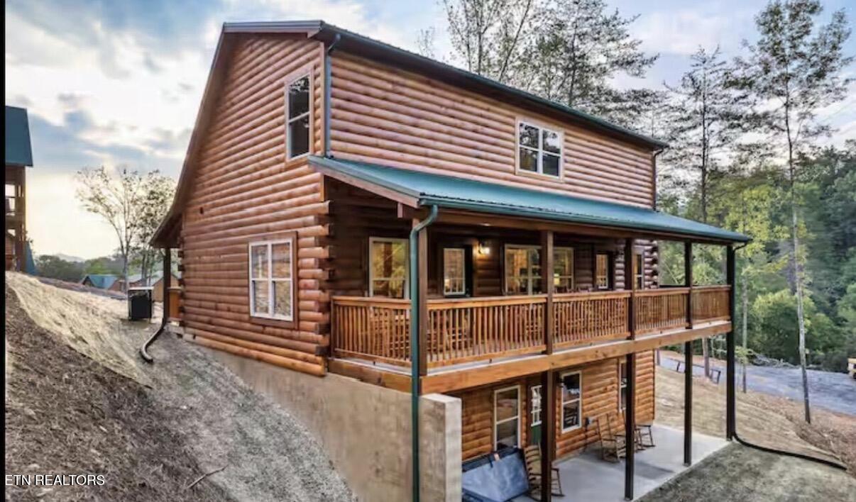 848 String Run Way Pigeon Forge TN 37863