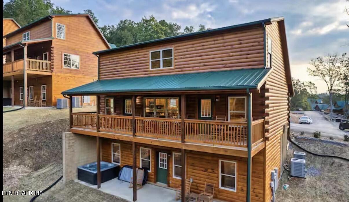 848 String Run Way Pigeon Forge TN 37863