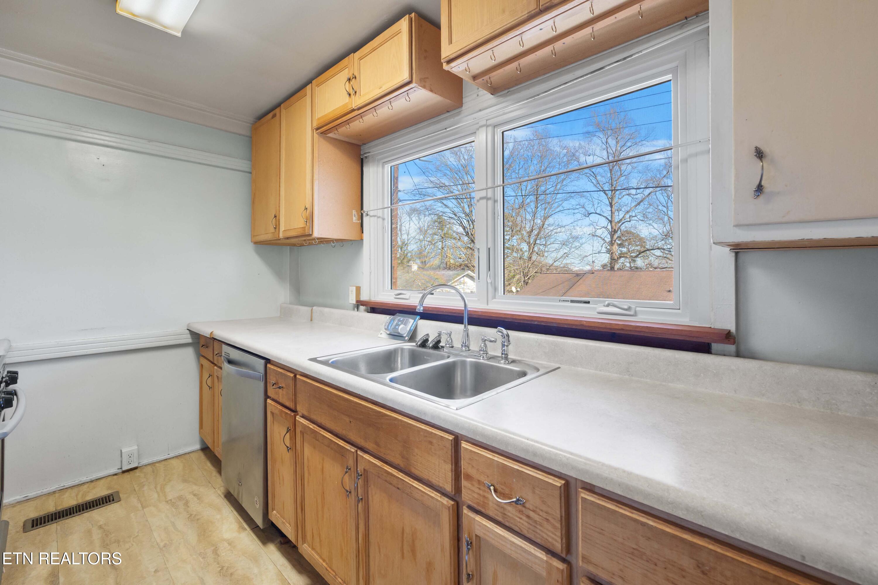 102 Glendale Lane Oak Ridge TN 37830