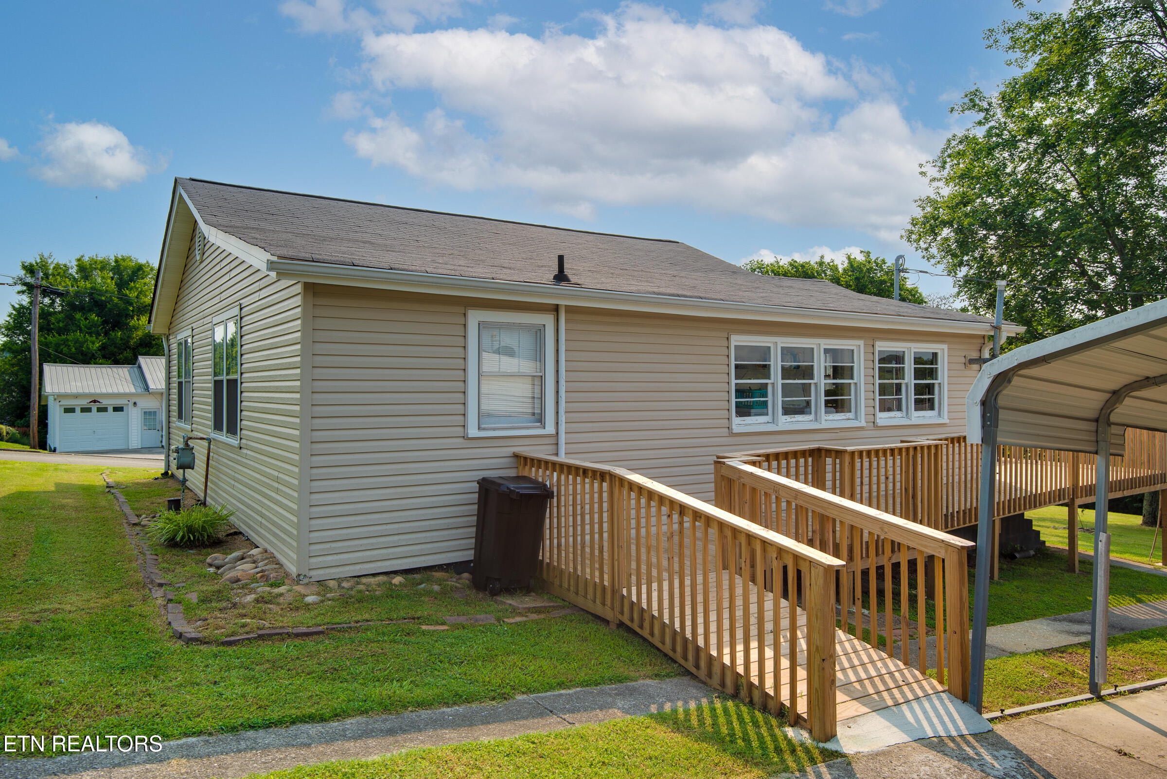 102 O Street Lenoir City TN 37771