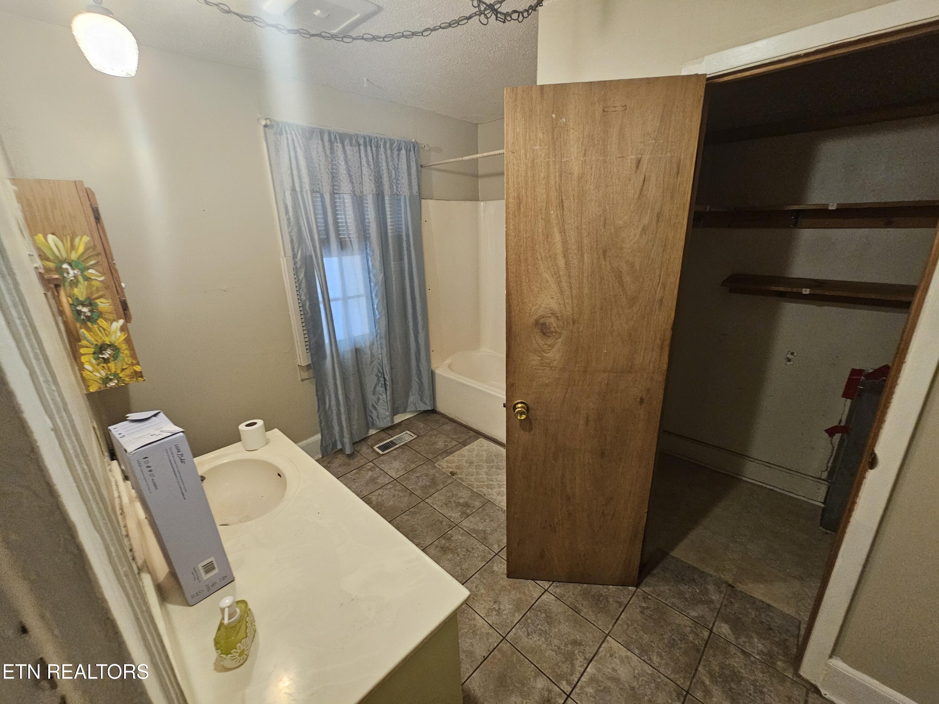 2304 Croydon Road Knoxville TN 37921