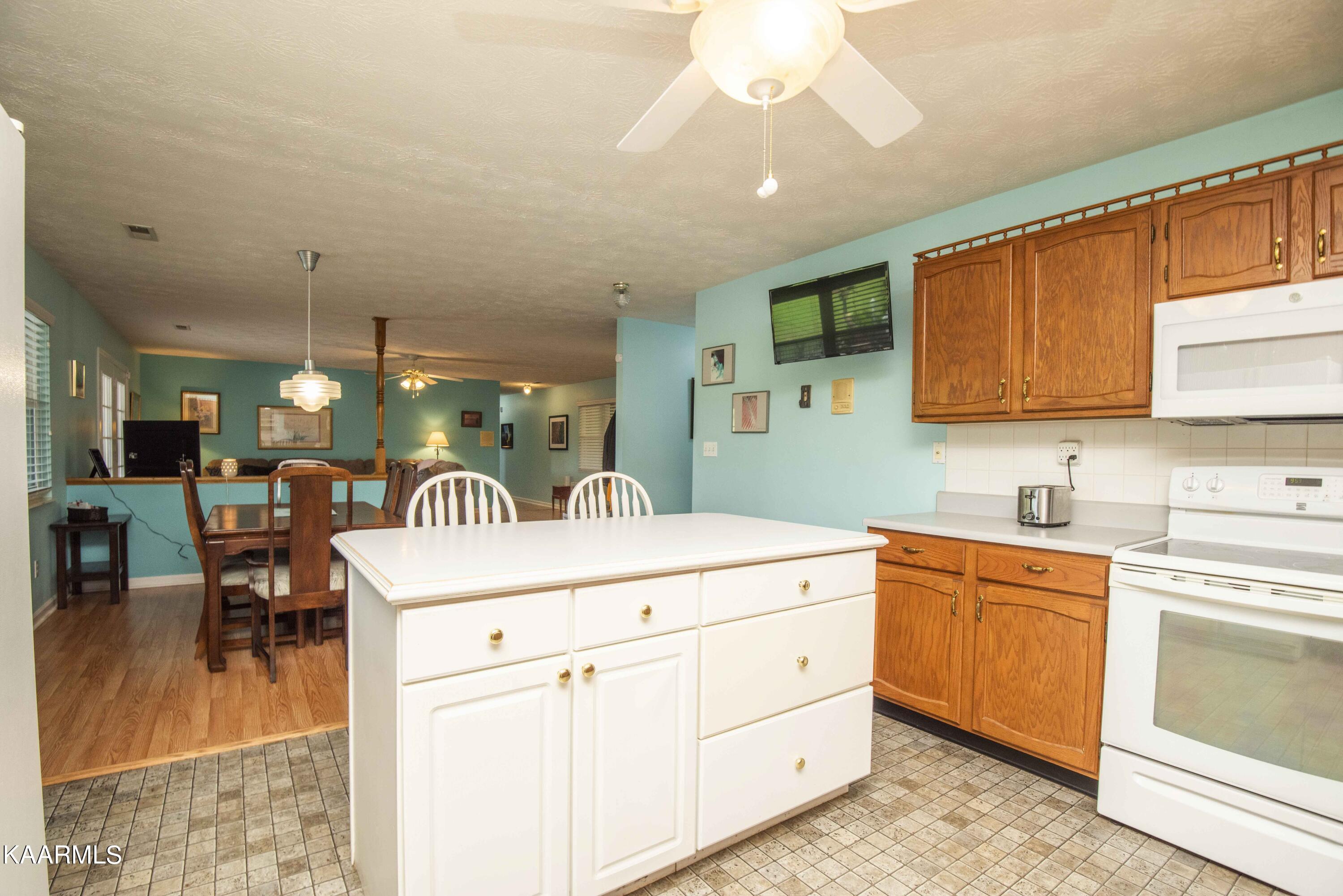3014 Sugarwood Drive Kodak TN 37764