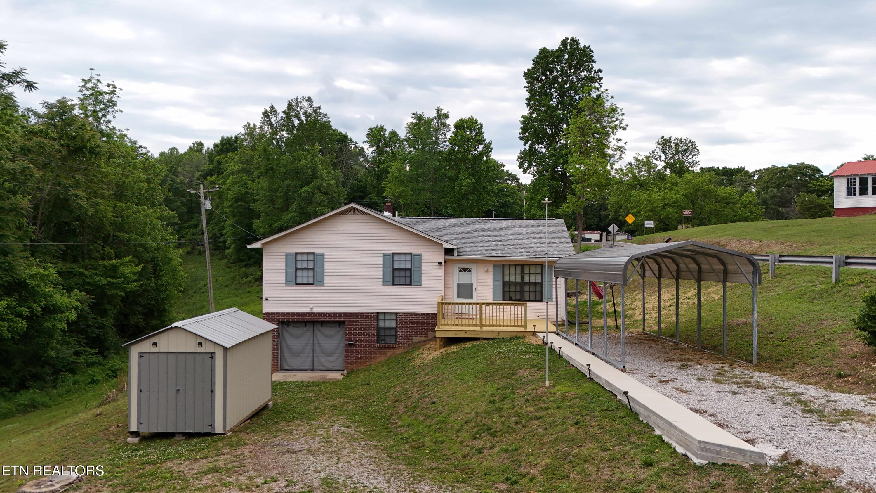 1825 Freehill Road Celina TN 38551