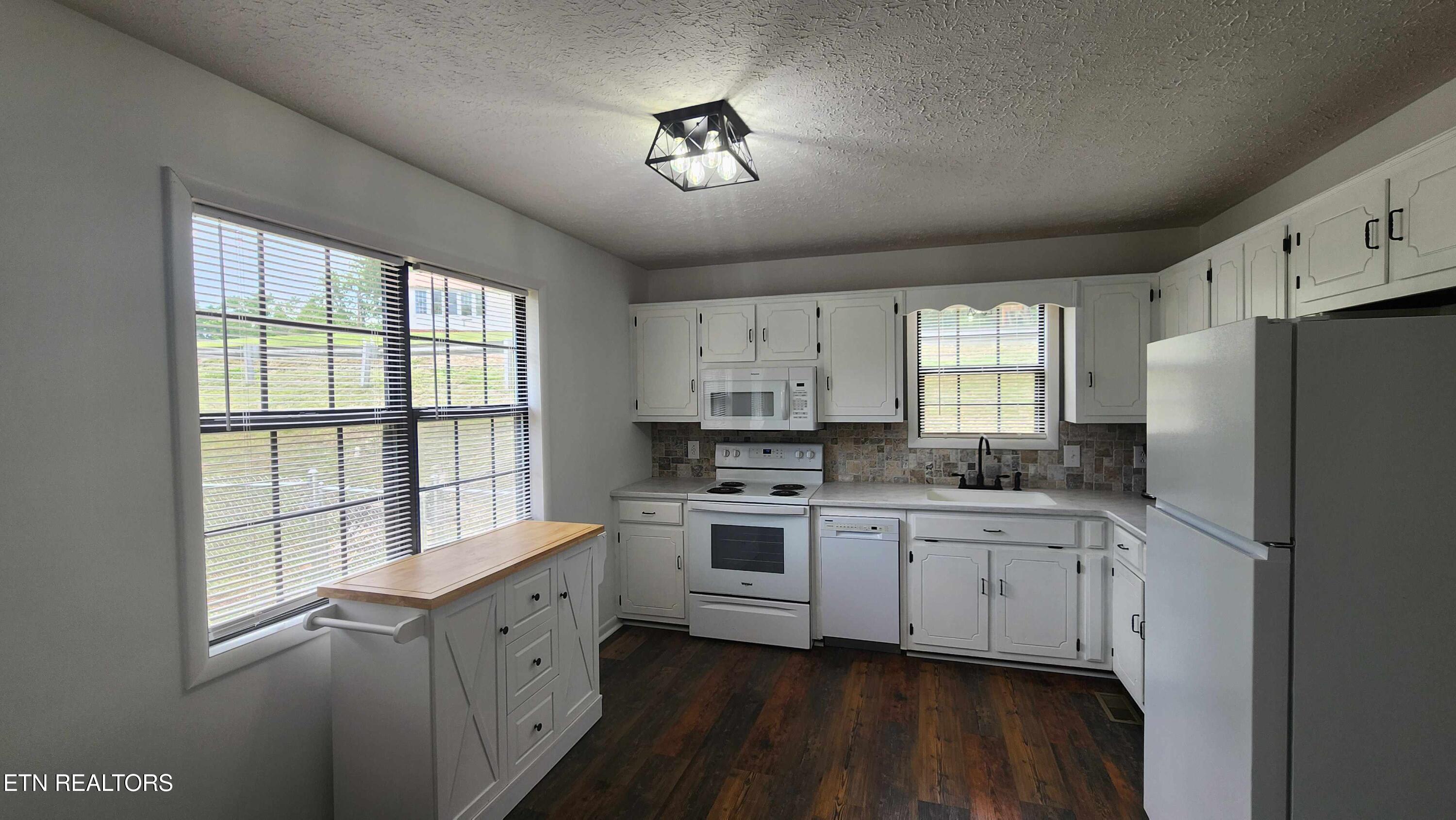 1825 Freehill Road Celina TN 38551