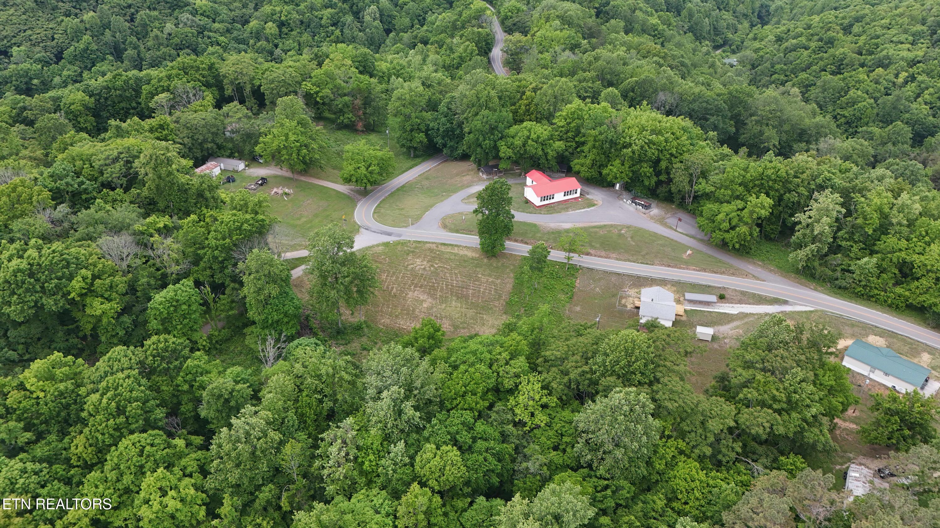 1825 Freehill Road Celina TN 38551
