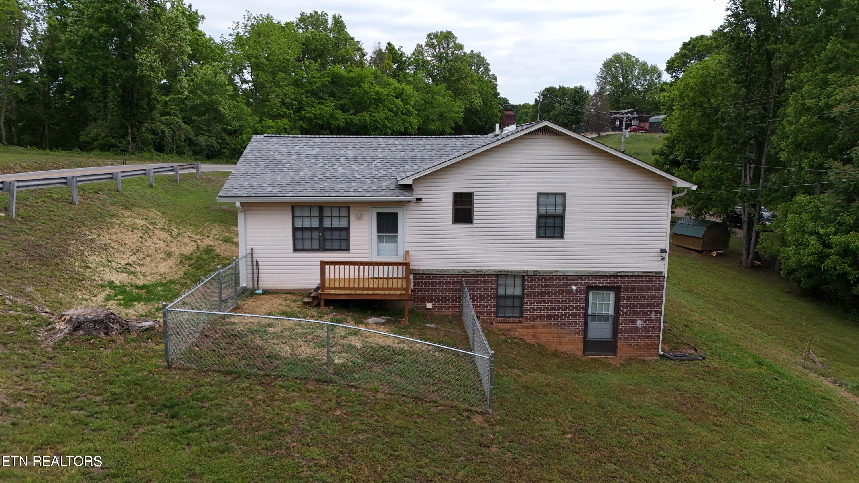 1825 Freehill Road Celina TN 38551