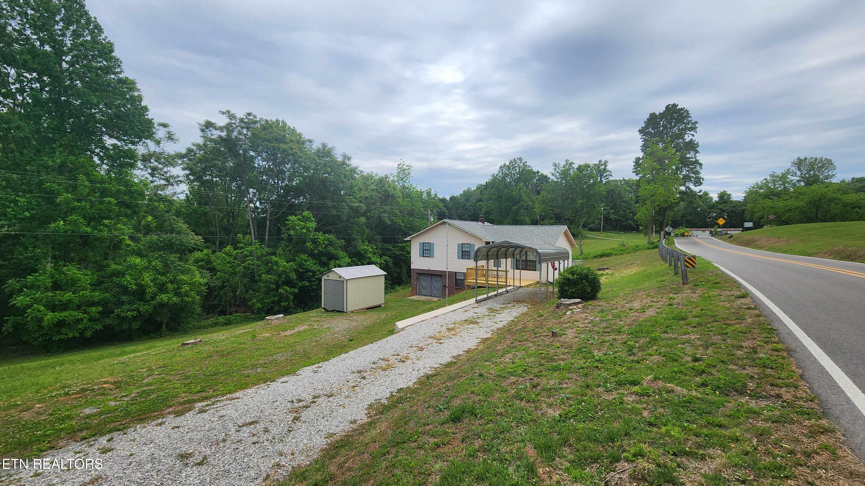 1825 Freehill Road Celina TN 38551