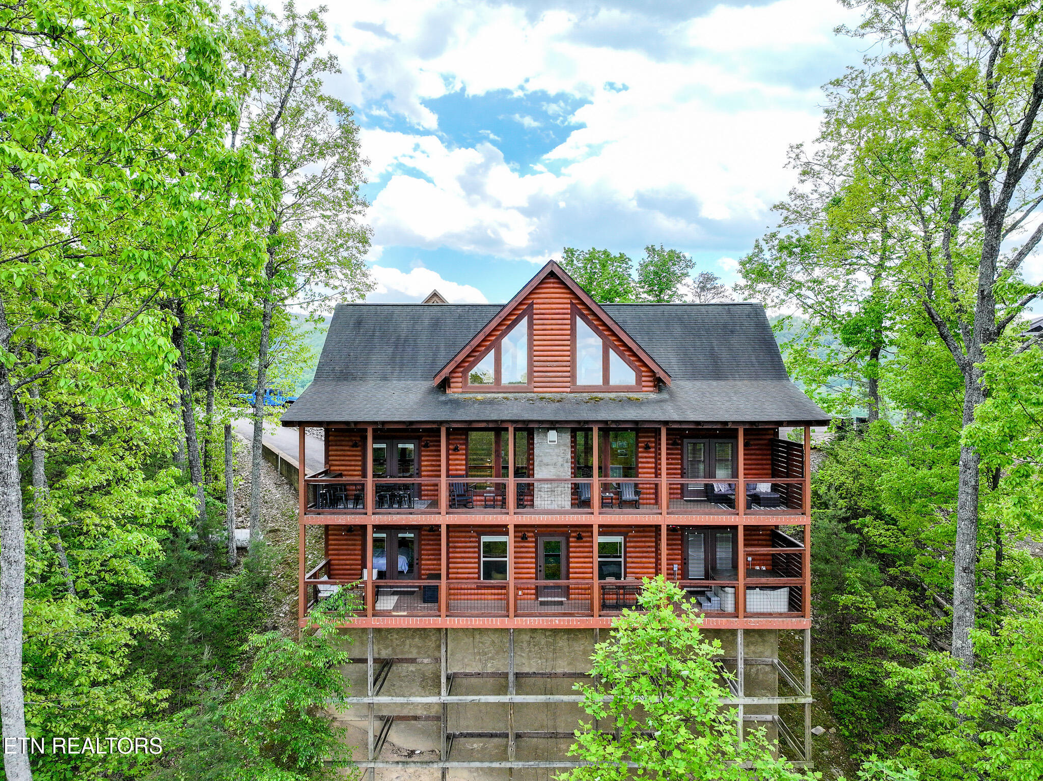2636 Cloud View Drive Sevierville TN 37862
