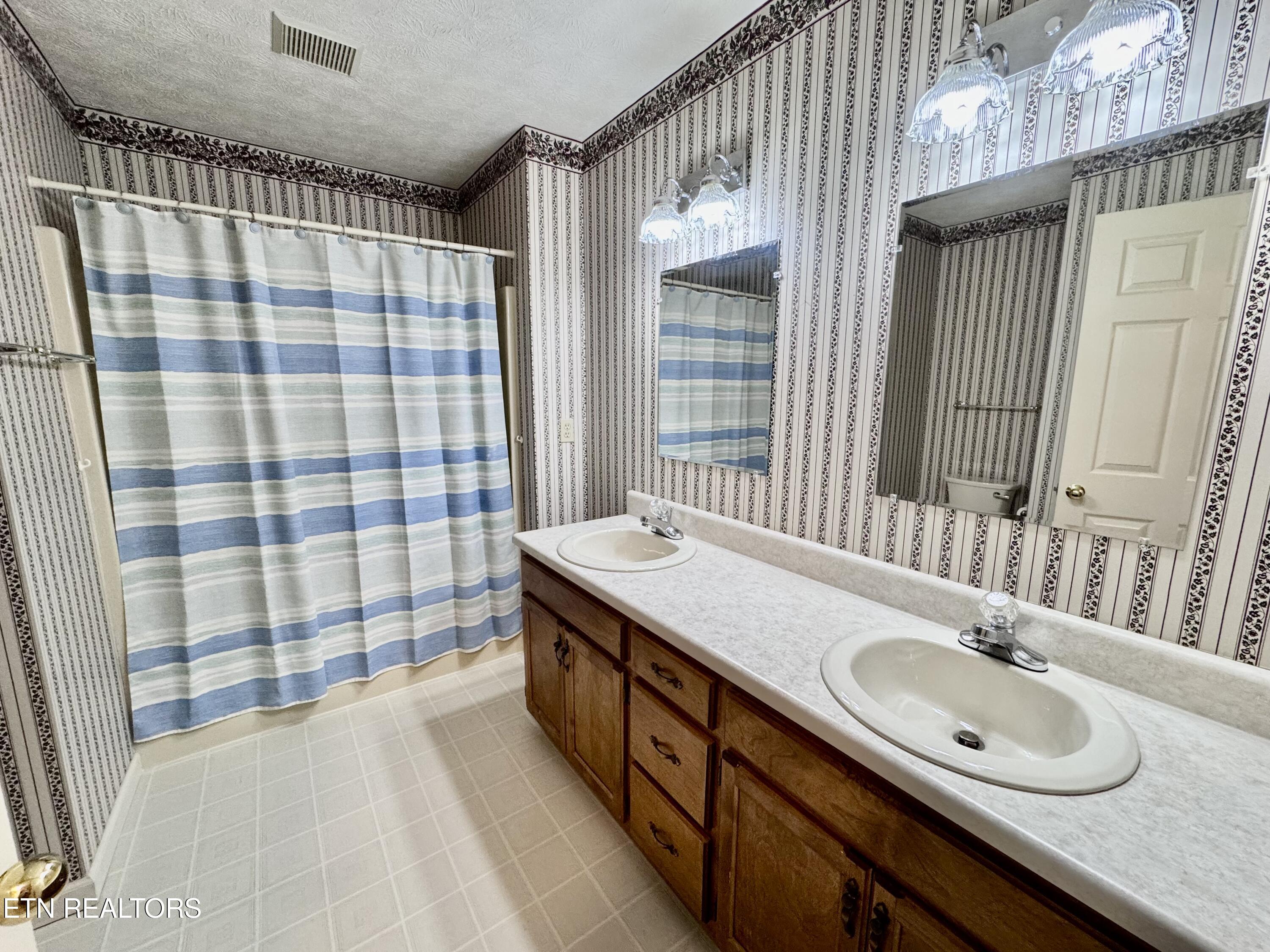 1017 Peterson Lane Maryville TN 37803