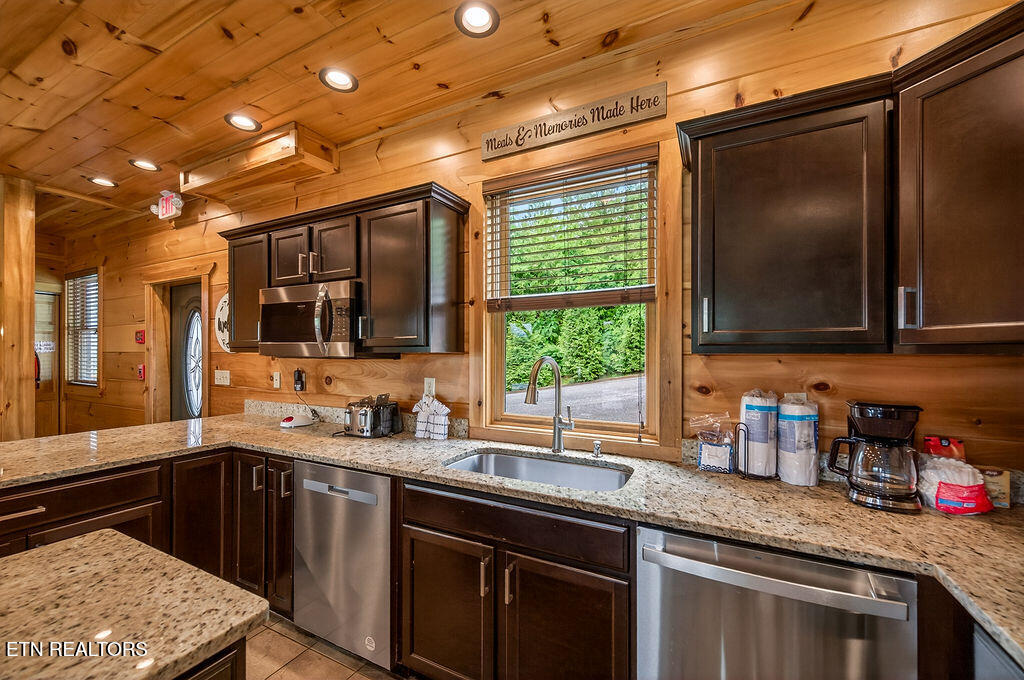 776 Mountain Stream Way Gatlinburg TN 37738