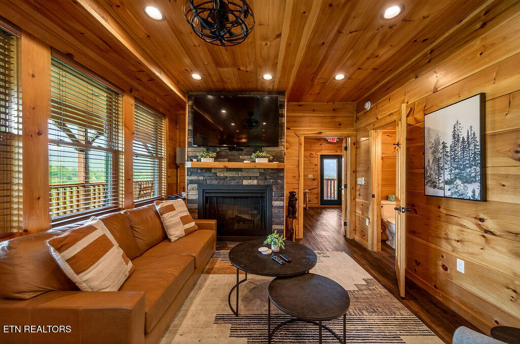 776 Mountain Stream Way Gatlinburg TN 37738