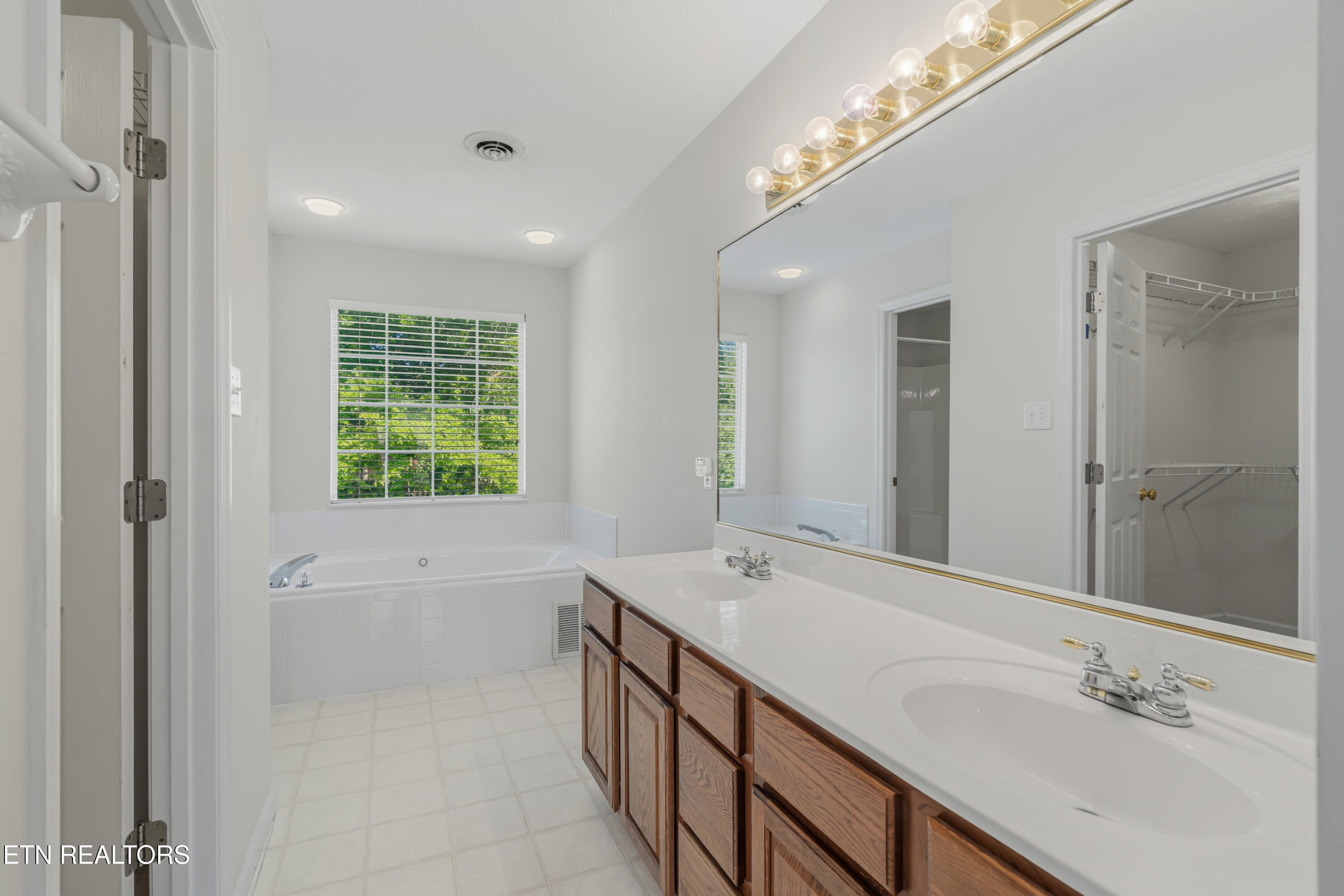 7233 Ashburton Drive Knoxville TN 37909
