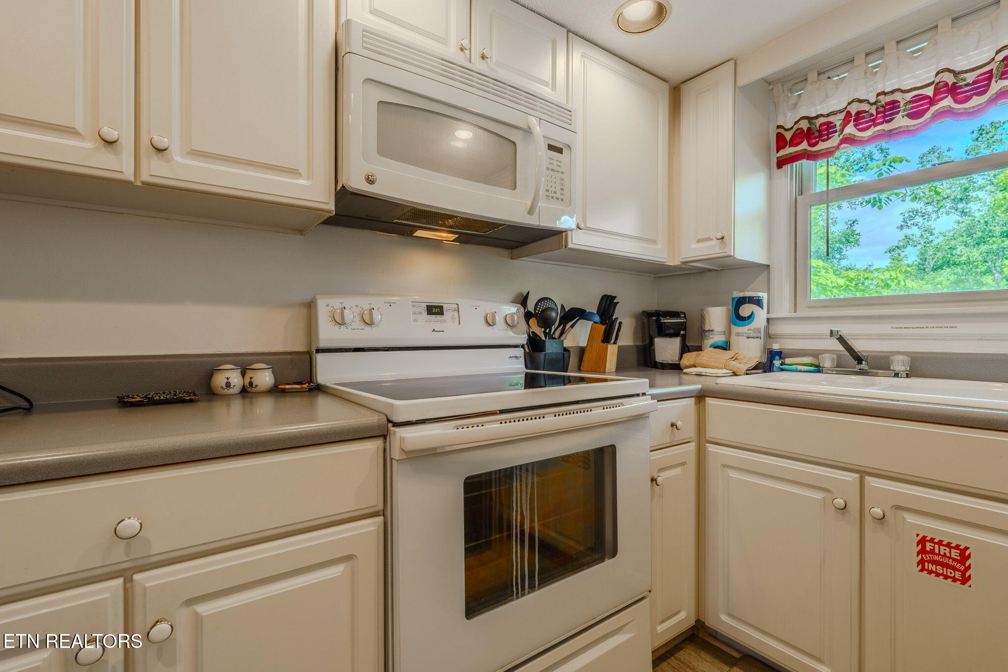 351 Woodridge Way Pigeon Forge TN 37863