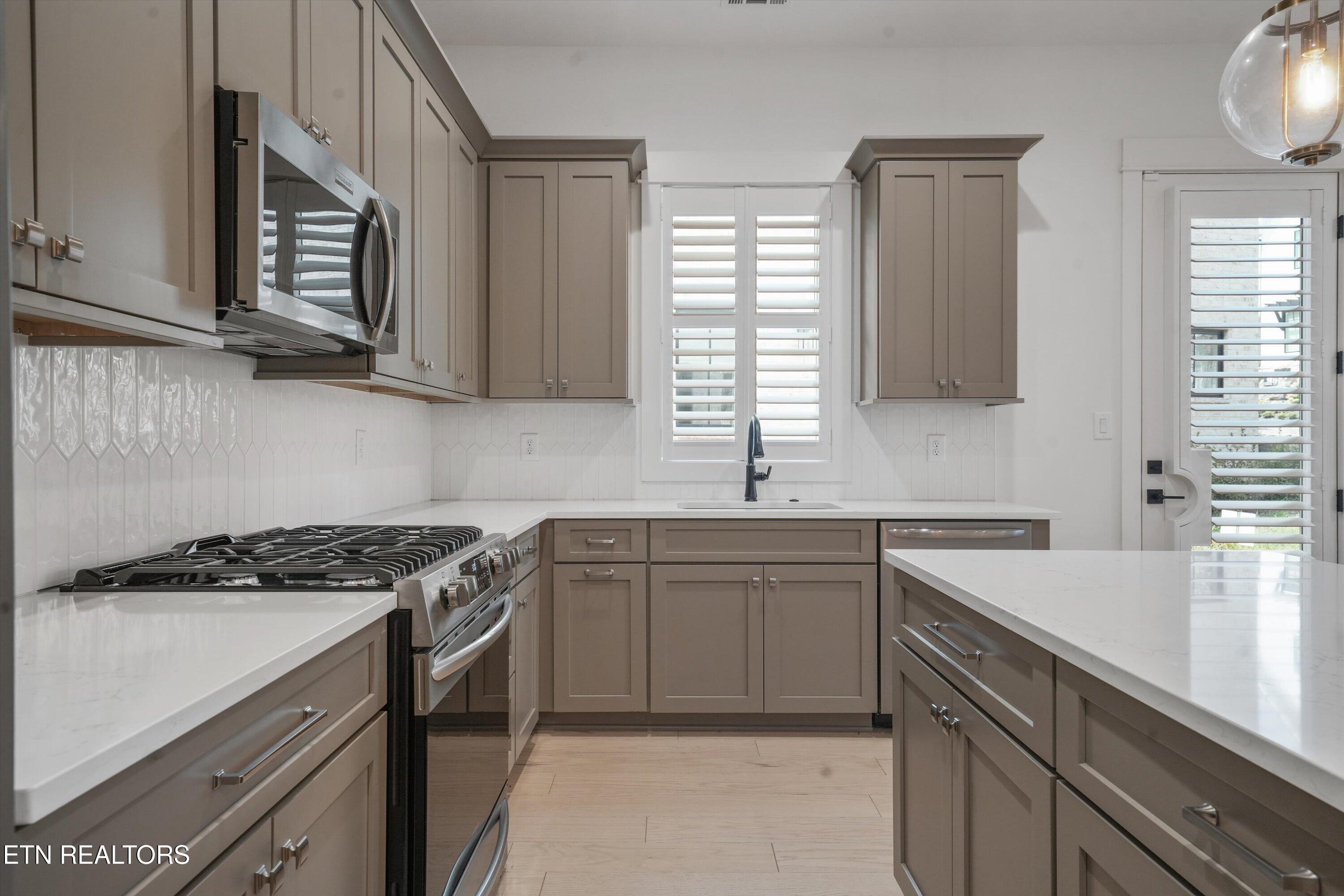 9827 Clingmans Dome Drive Knoxville TN 37922