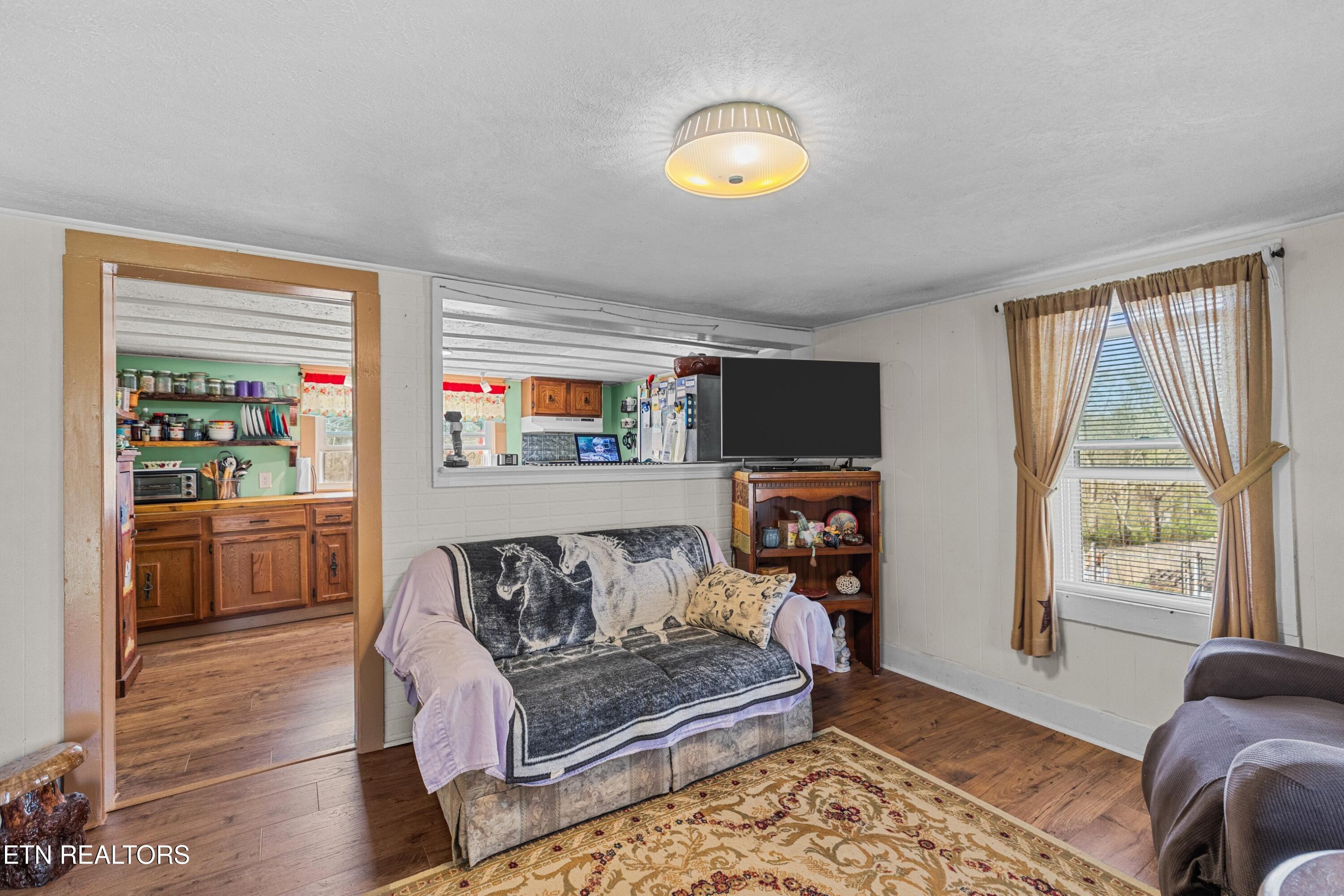 3621 Leadvale Road White Pine TN 37890