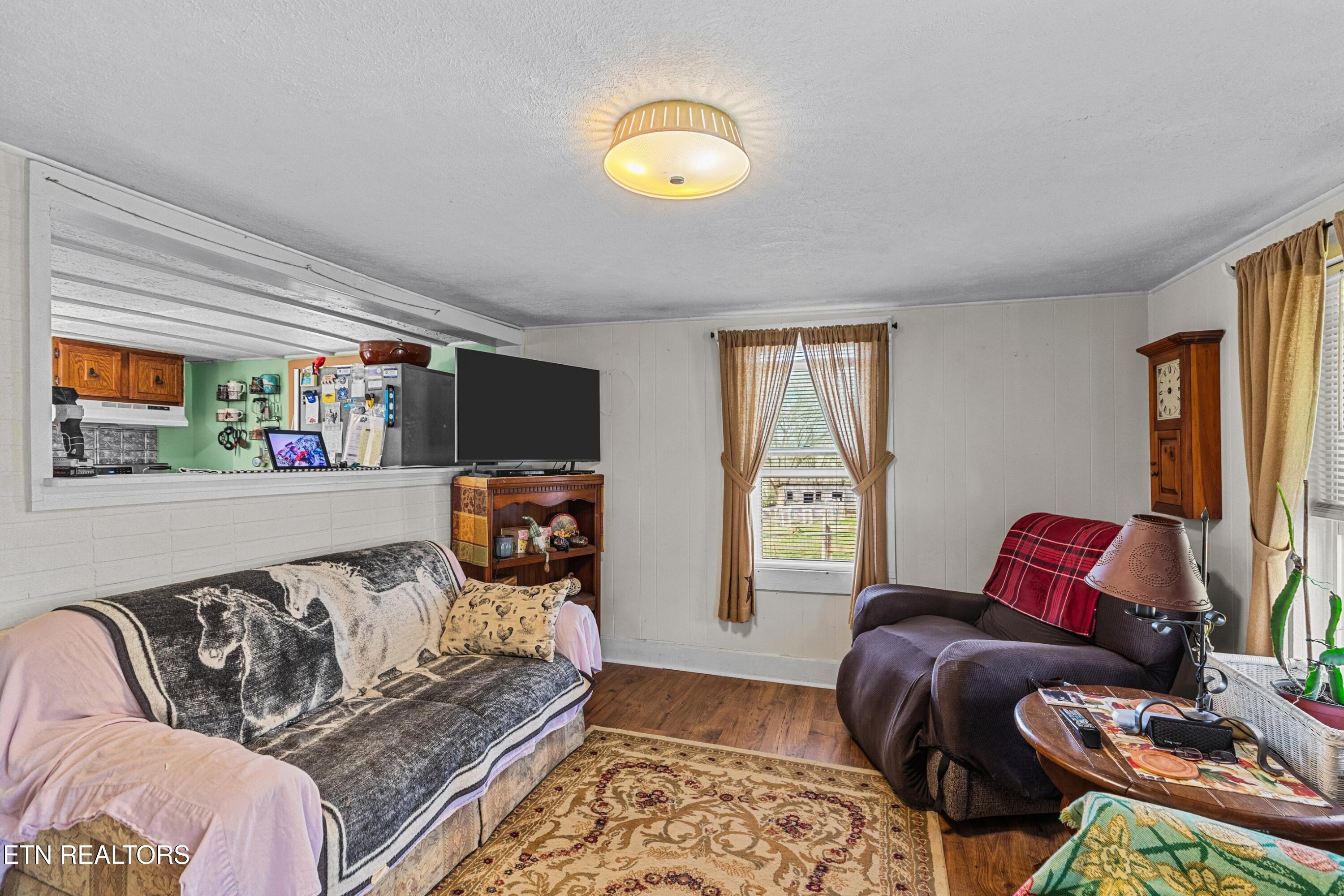 3621 Leadvale Road White Pine TN 37890