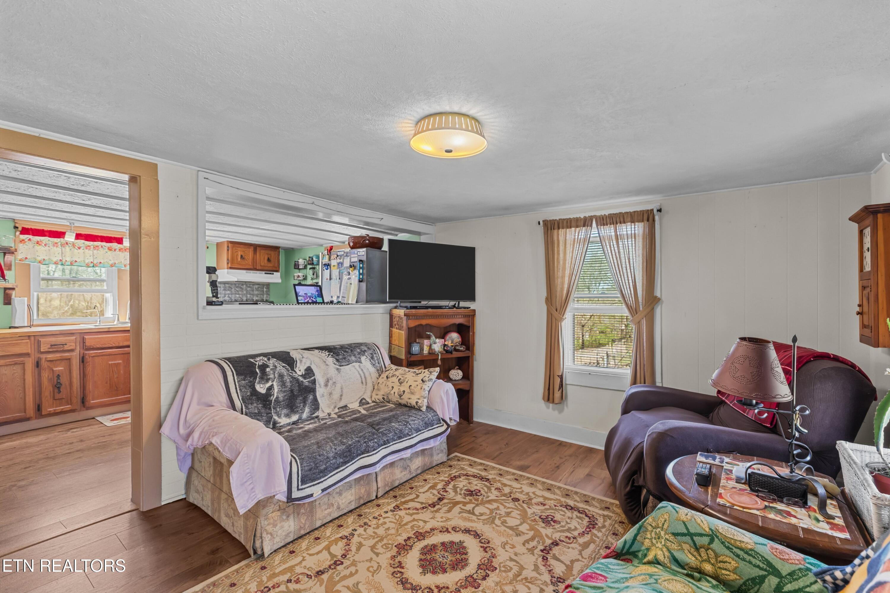 3621 Leadvale Road White Pine TN 37890