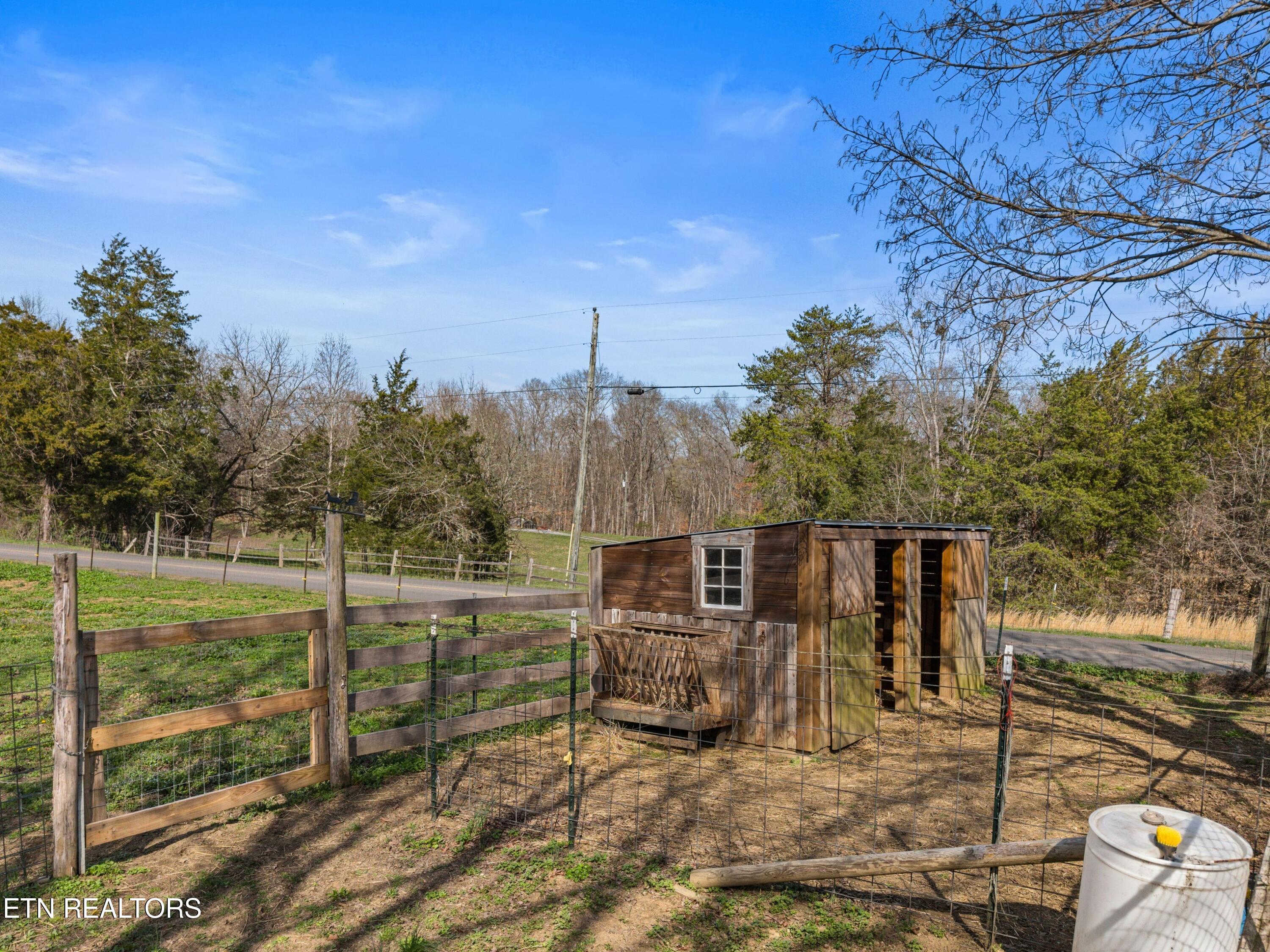 3621 Leadvale Road White Pine TN 37890