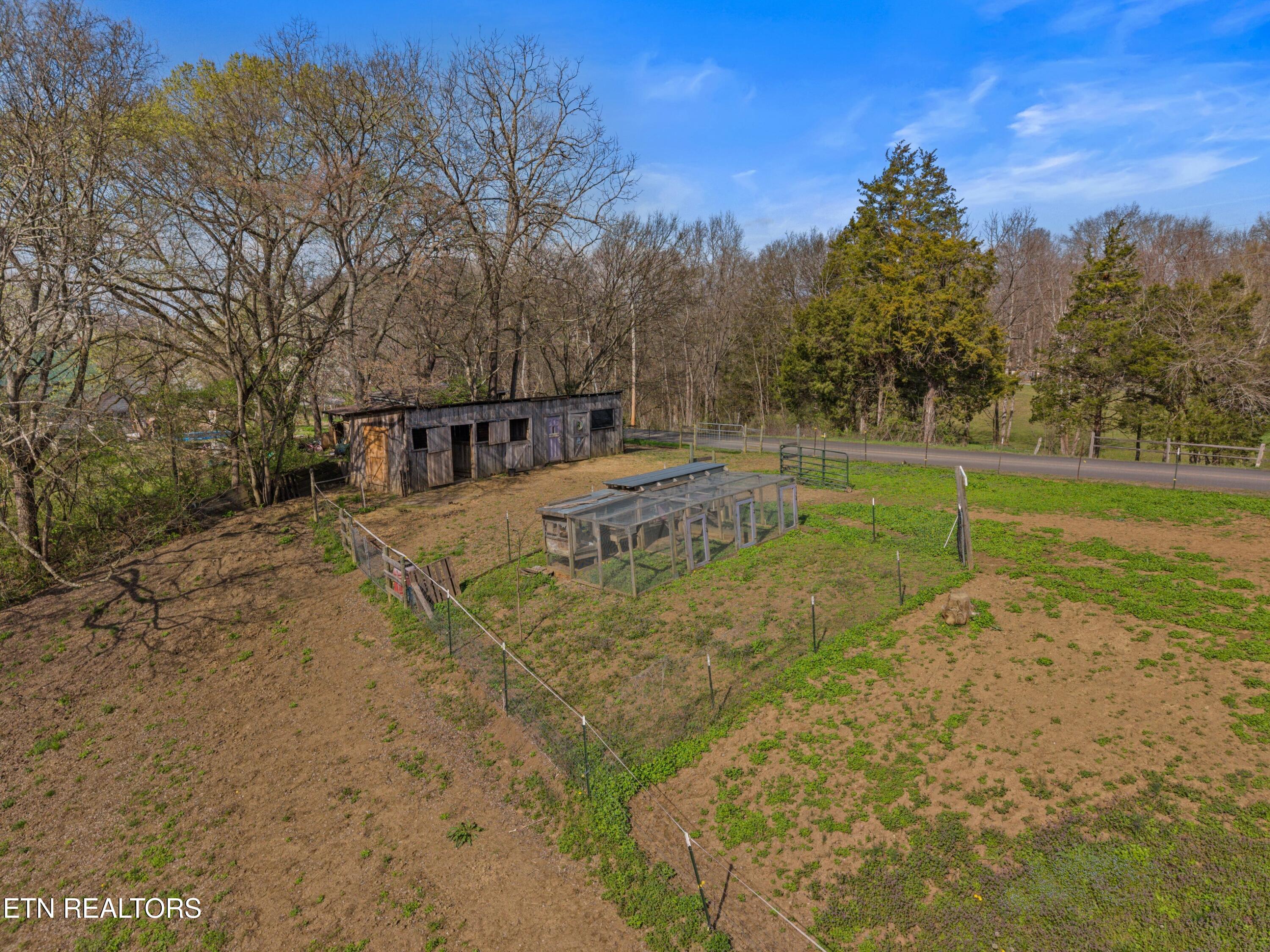 3621 Leadvale Road White Pine TN 37890