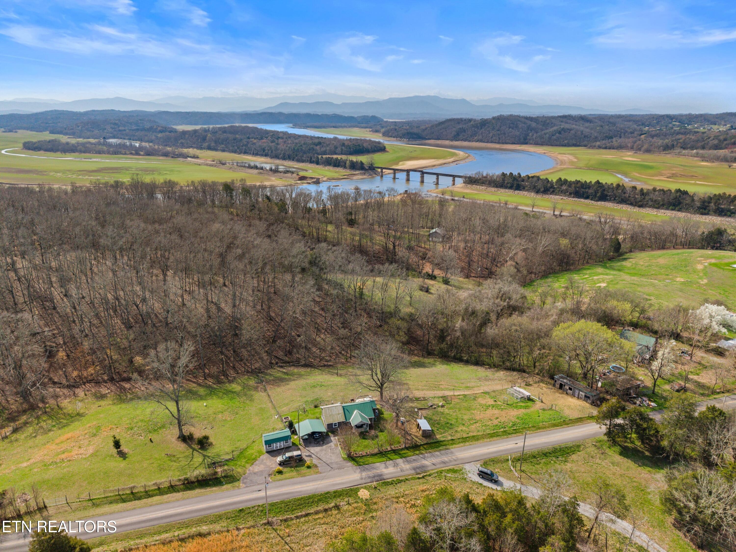 3621 Leadvale Road White Pine TN 37890