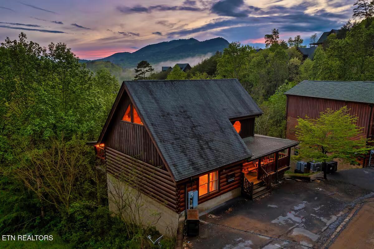 2140 Bear Haven Way Sevierville TN 37876