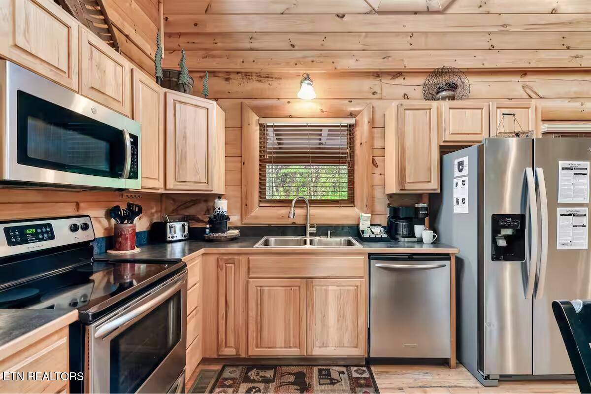 2140 Bear Haven Way Sevierville TN 37876