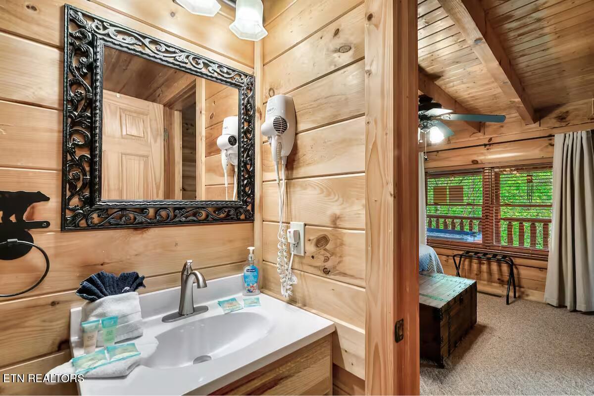 2140 Bear Haven Way Sevierville TN 37876