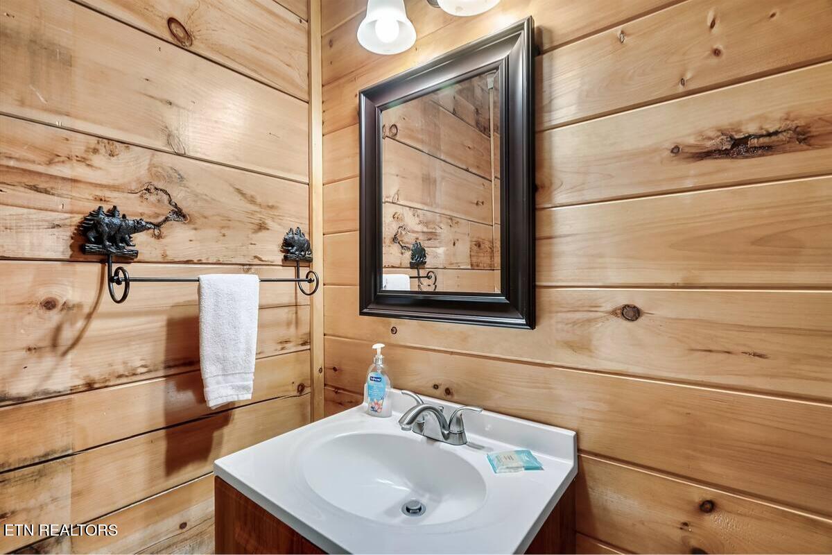 2140 Bear Haven Way Sevierville TN 37876