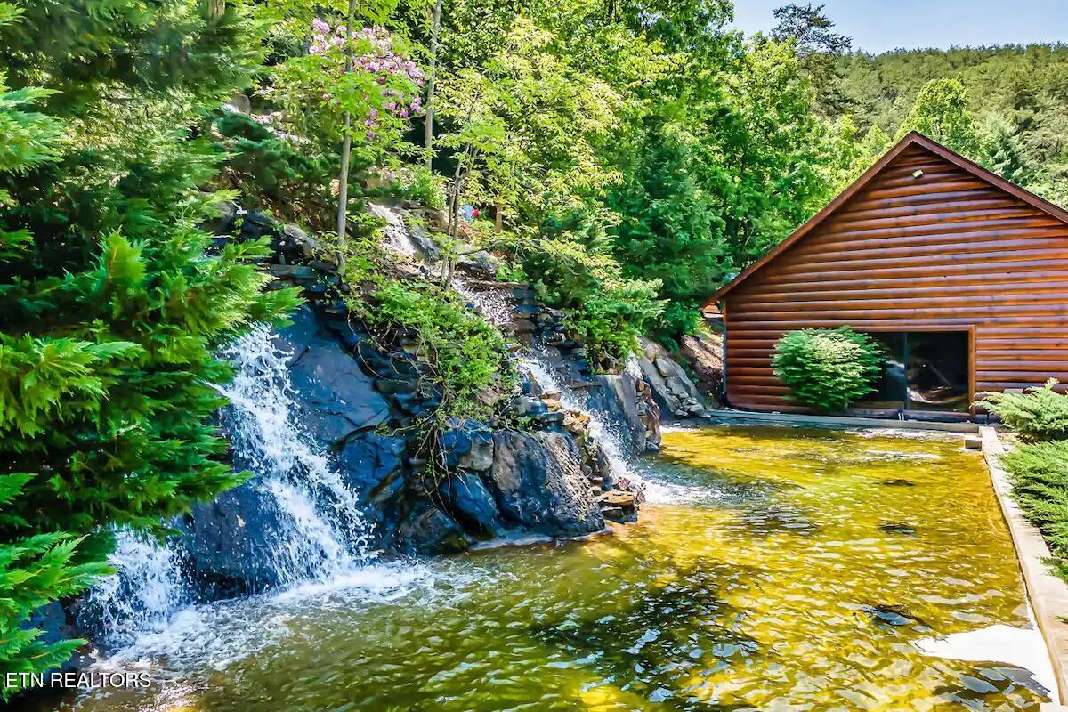 2140 Bear Haven Way Sevierville TN 37876