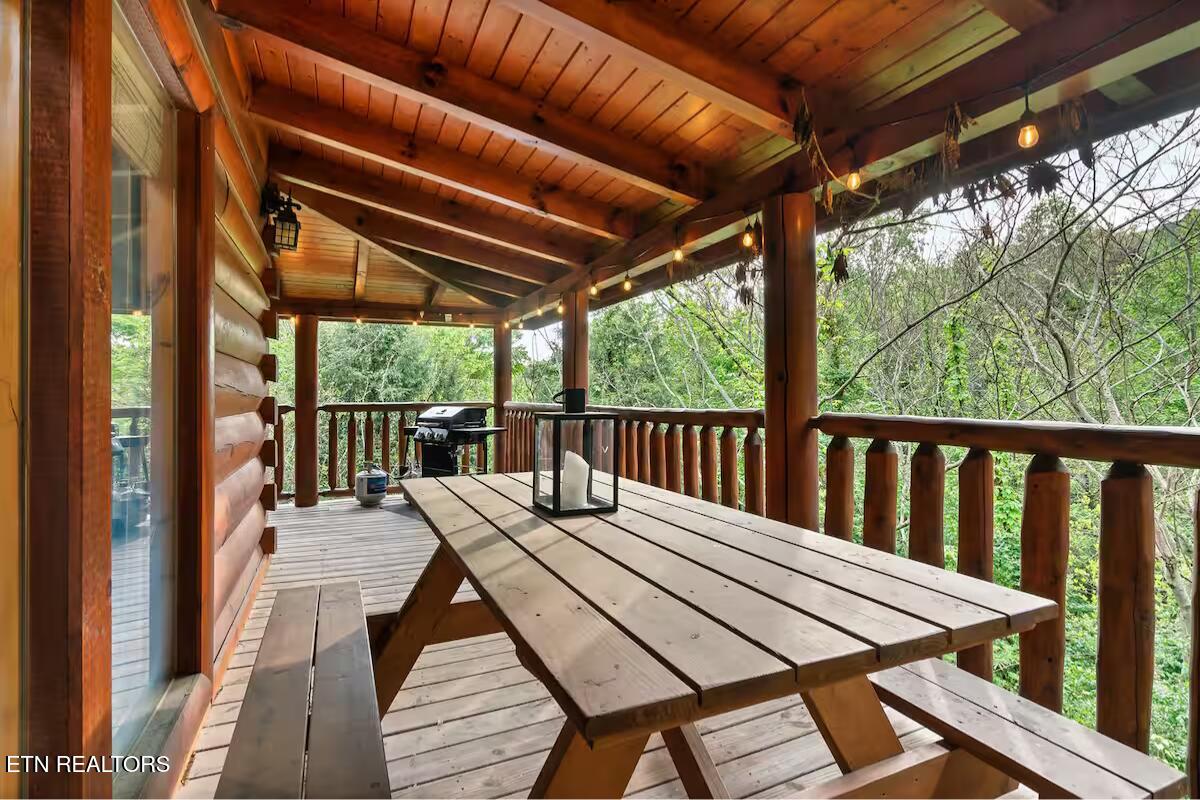 2140 Bear Haven Way Sevierville TN 37876